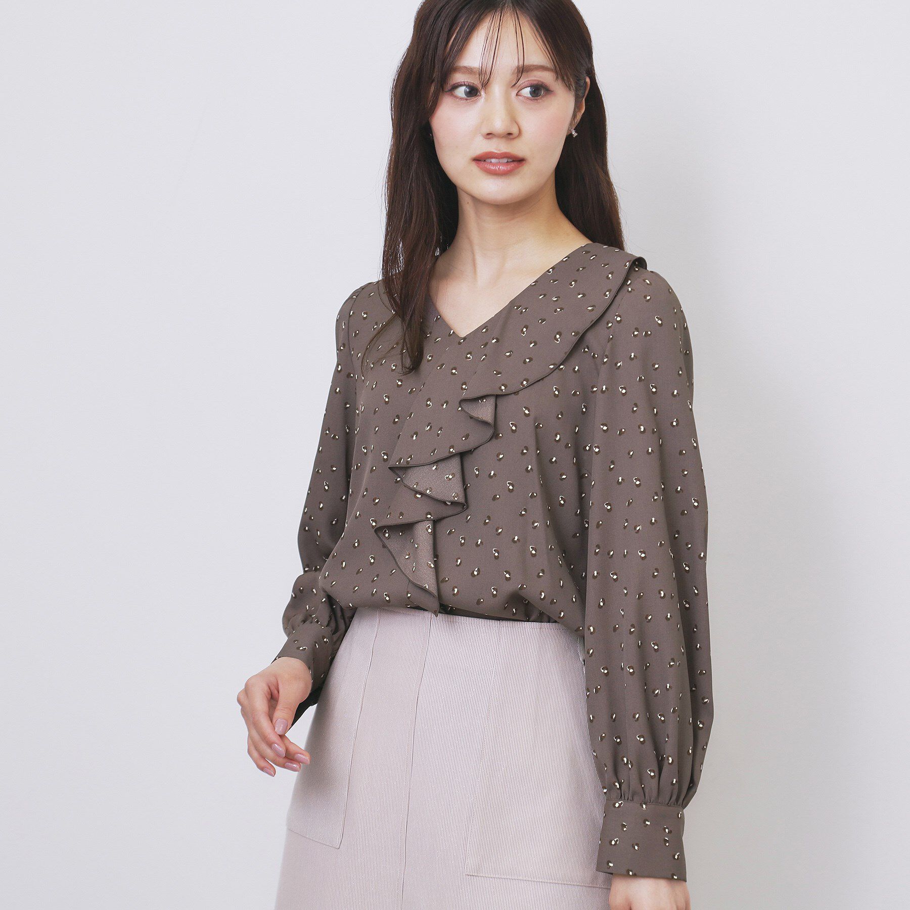 index「Vネックフリルブラウス【洗濯機OK/イージーアイロン】」|シャツ・ブラウス|トープ(154)