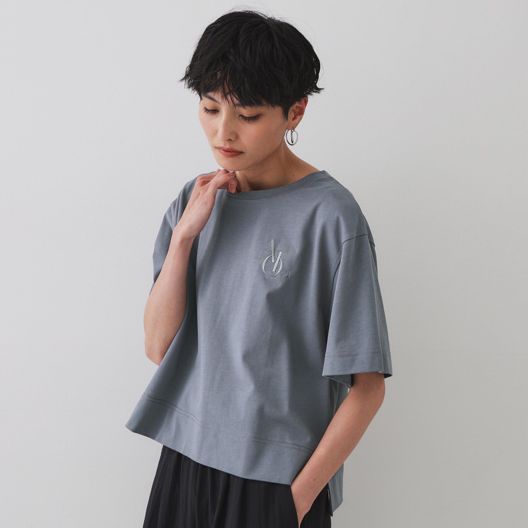 OPAQUE.CLIP「刺繍ロゴワイドシルエットTシャツ【洗濯機洗い可】」|Tシャツ・カットソー|グレー(012)