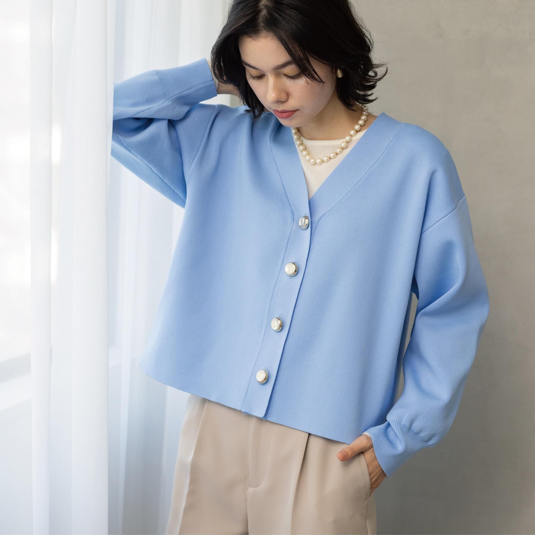 OPAQUE.CLIP「ゴールドビックボタンVネックニットカーディガン【洗濯機OK】」|カーディガン|