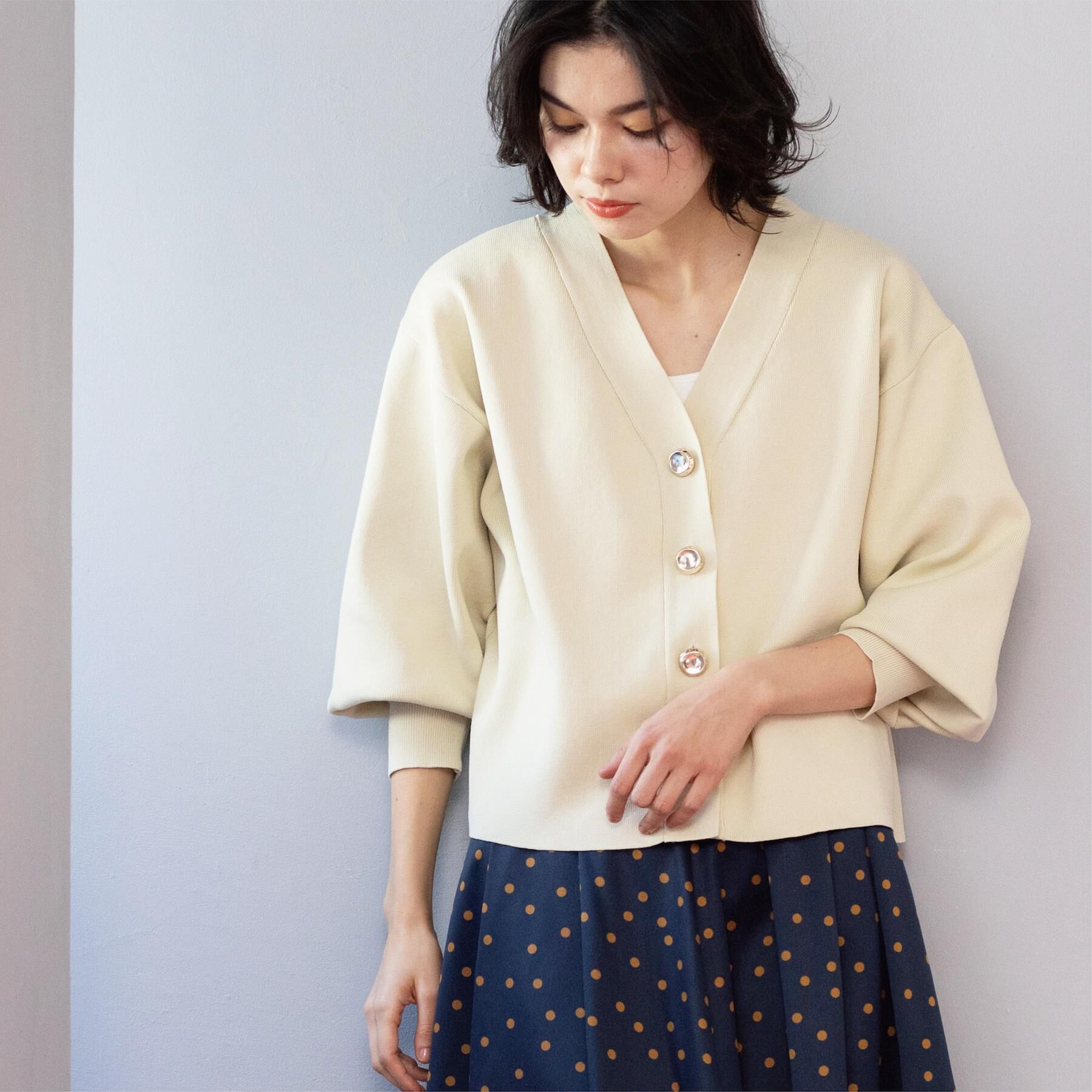 OPAQUE.CLIP「ゴールドビックボタンVネックニットカーディガン【洗濯機OK】」|カーディガン|