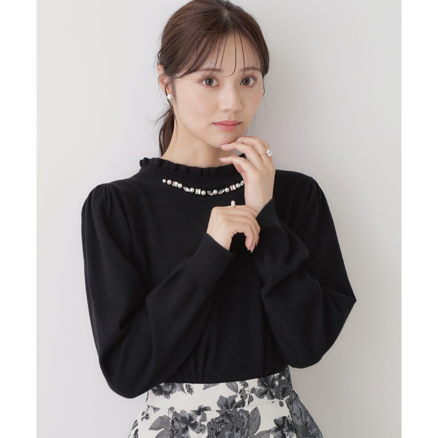 Couture broach「【一枚で華やかにキマる】フリルデザインパール調ニット」|ニット・セーター|ﾌﾞﾗｯｸ(019)