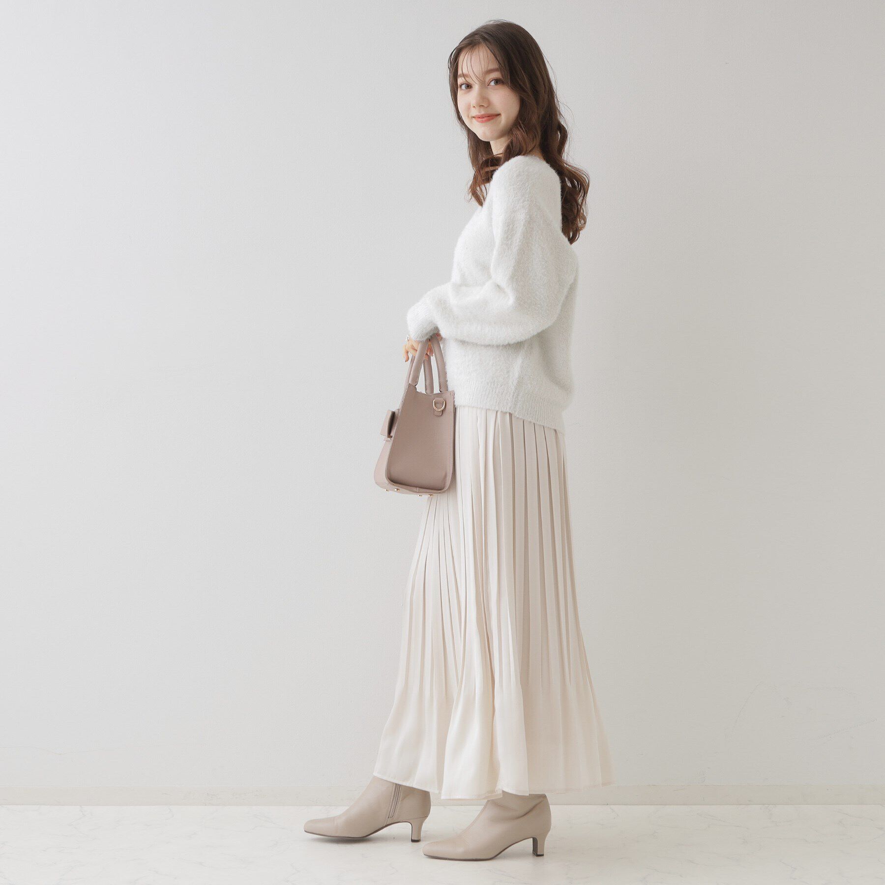 Couture broach「【きらきら感でオトナ可愛い】スパンコールフェザー前後2WAYニット」|ニット・セーター|