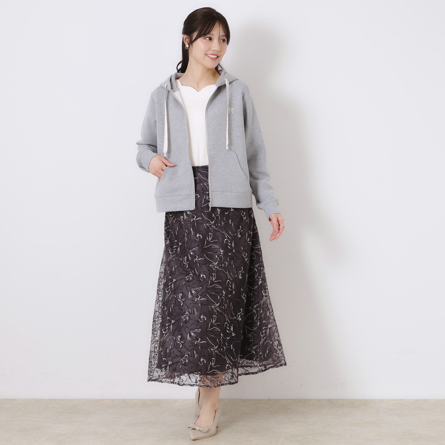 Couture broach「【大人可愛い・きれいめ】リボン刺繍ダンボールZIPフーディ」|パーカー|