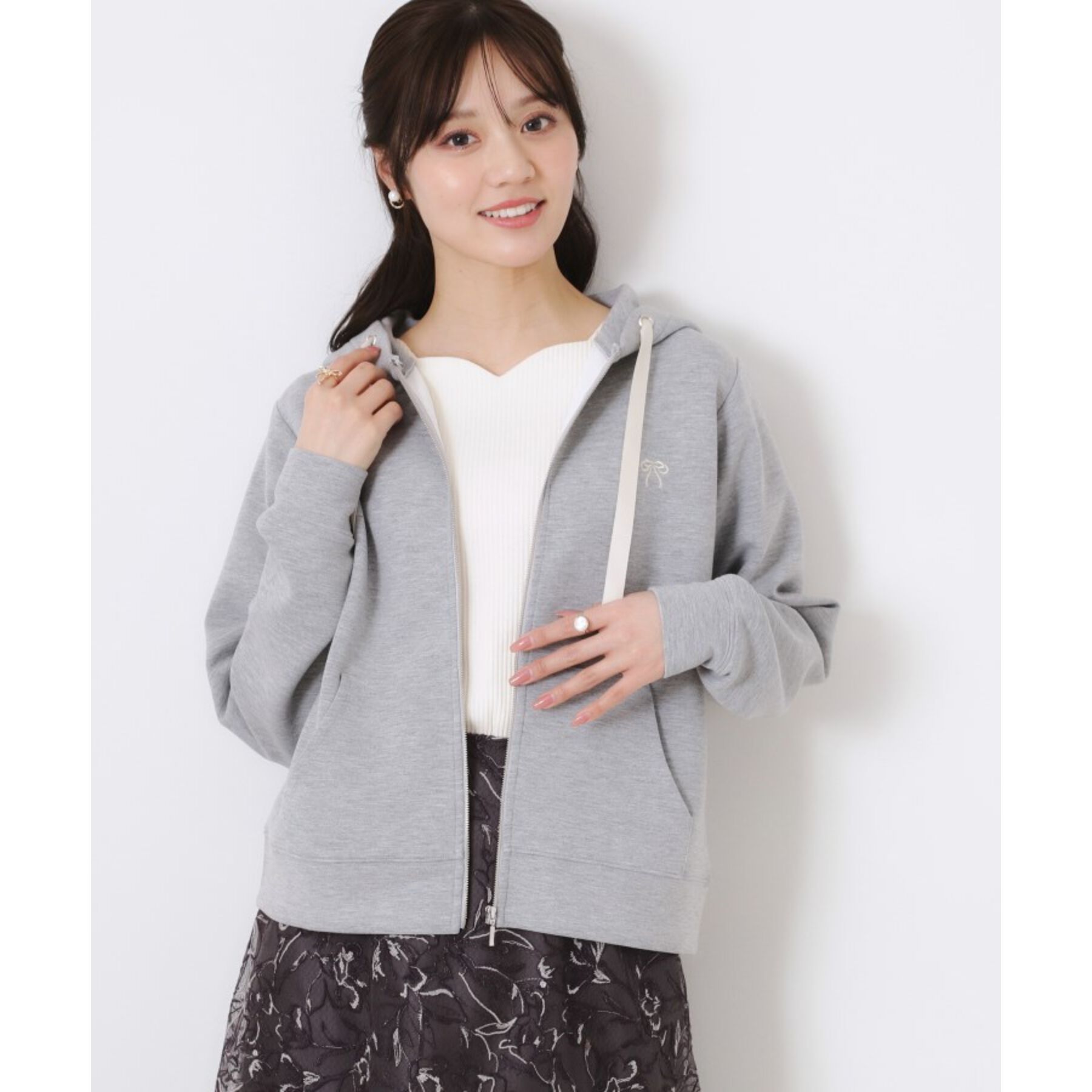 Couture broach「【大人可愛い・きれいめ】リボン刺繍ダンボールZIPフーディ」|パーカー|