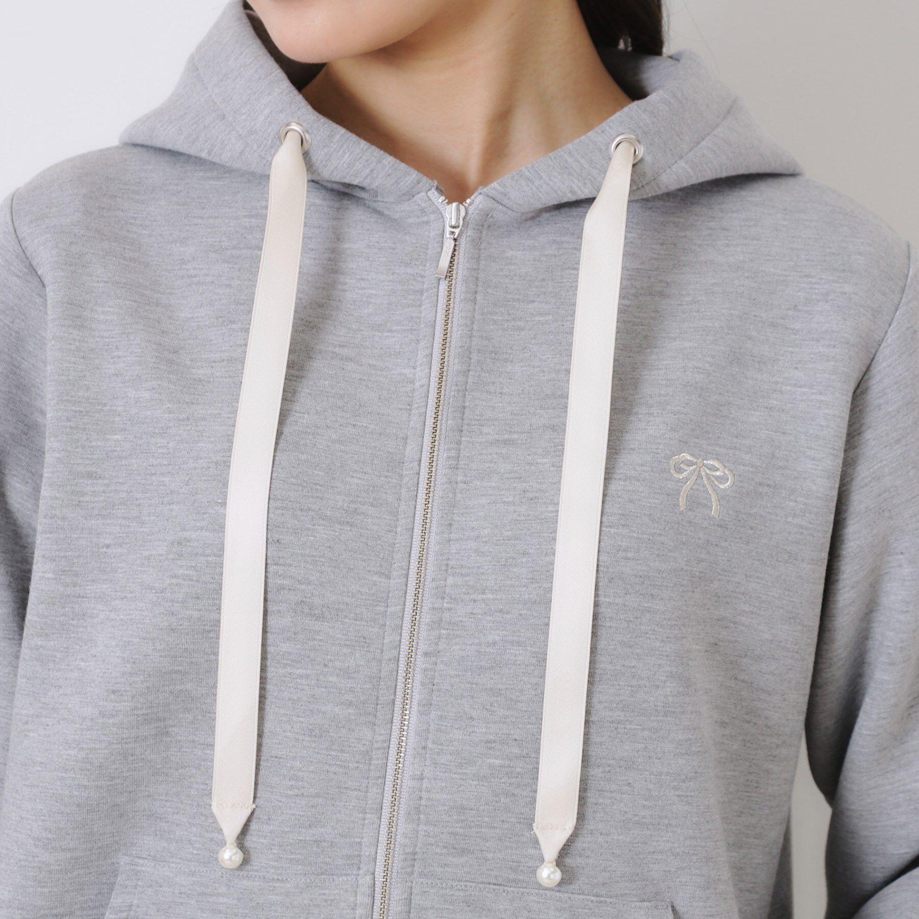 Couture broach「【大人可愛い・きれいめ】リボン刺繍ダンボールZIPフーディ」|パーカー|