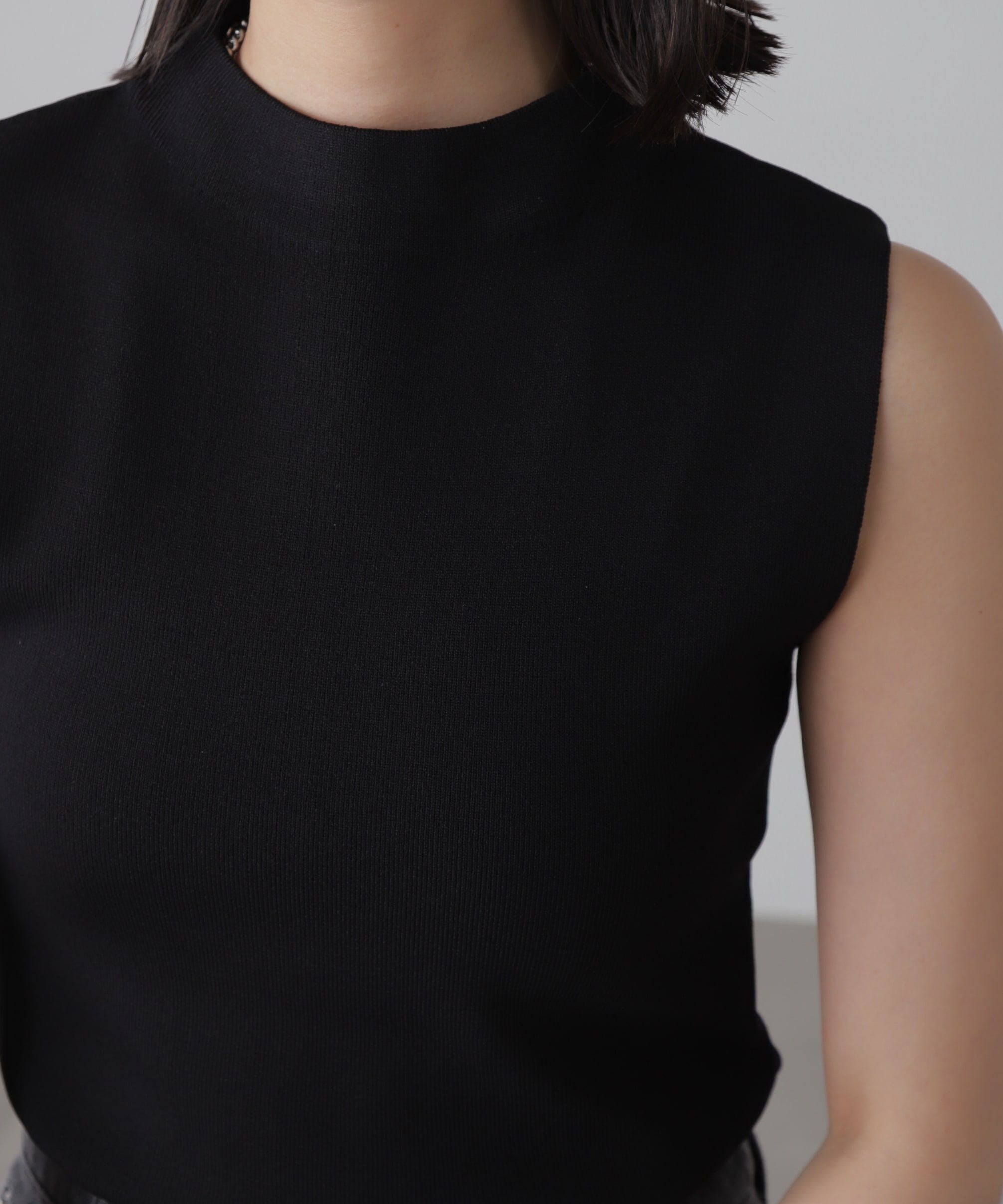  「［洗える］マシンウォッシャブル総針ボトルネックノースリーブニット」|ニット・セーター|