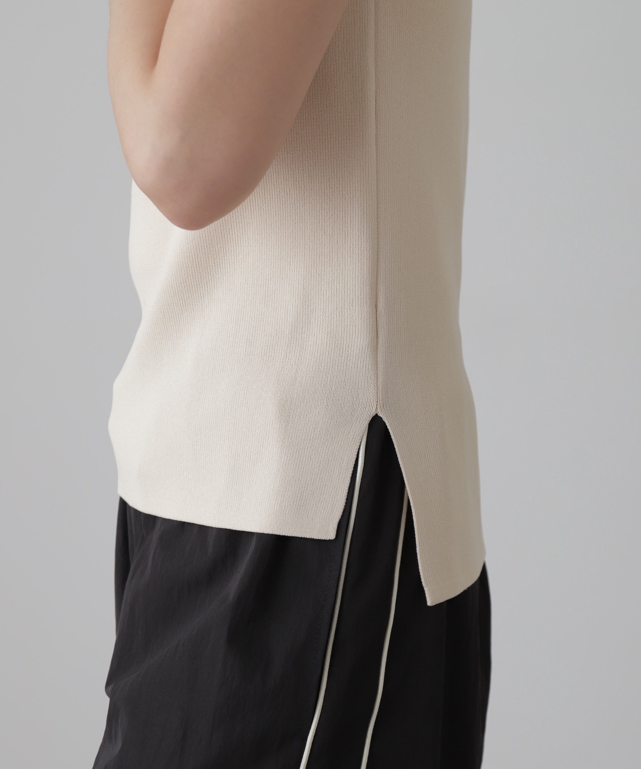  「［洗える］マシンウォッシャブル総針ボトルネックノースリーブニット」|ニット・セーター|