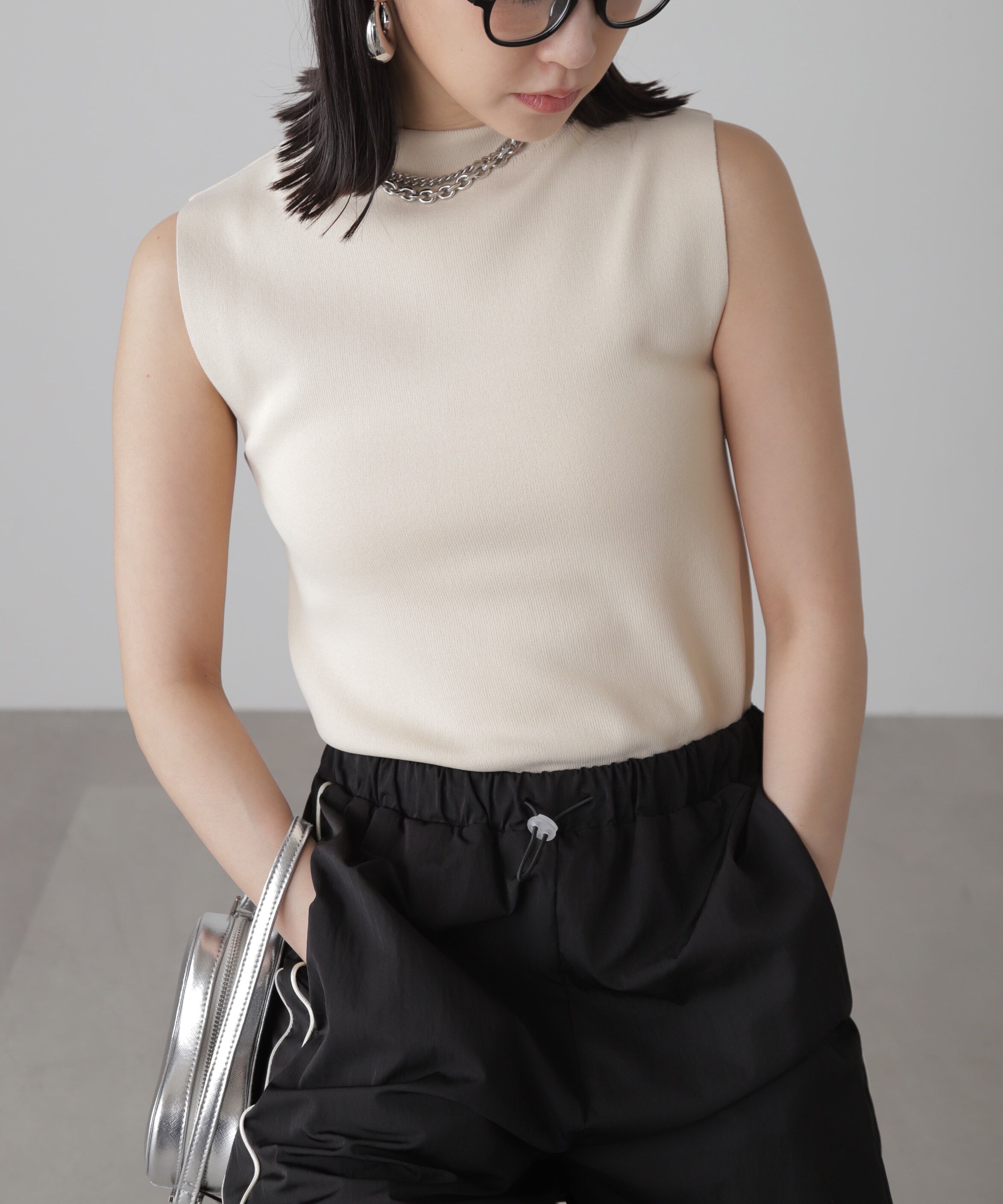  「［洗える］マシンウォッシャブル総針ボトルネックノースリーブニット」|ニット・セーター|