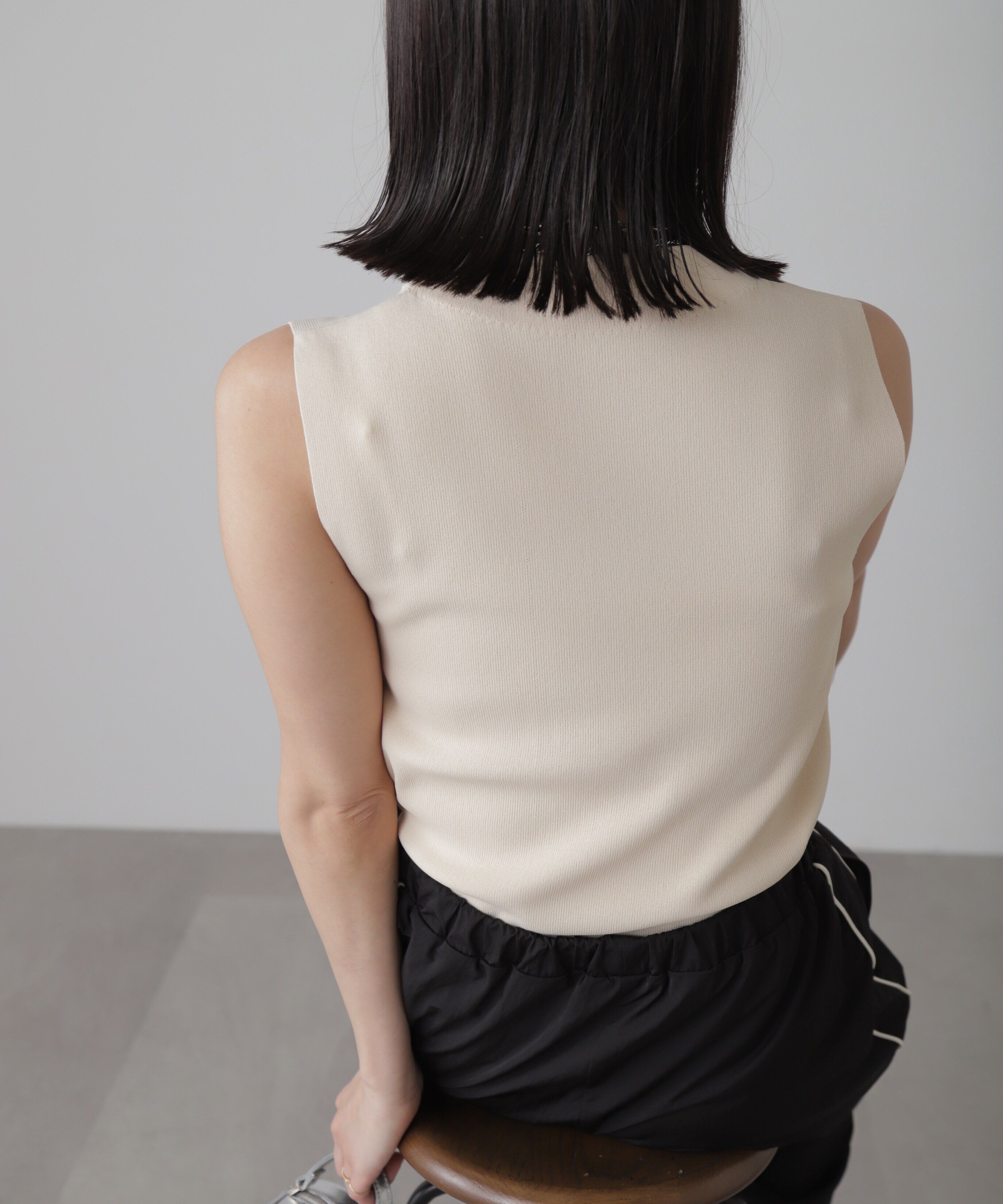  「［洗える］マシンウォッシャブル総針ボトルネックノースリーブニット」|ニット・セーター|