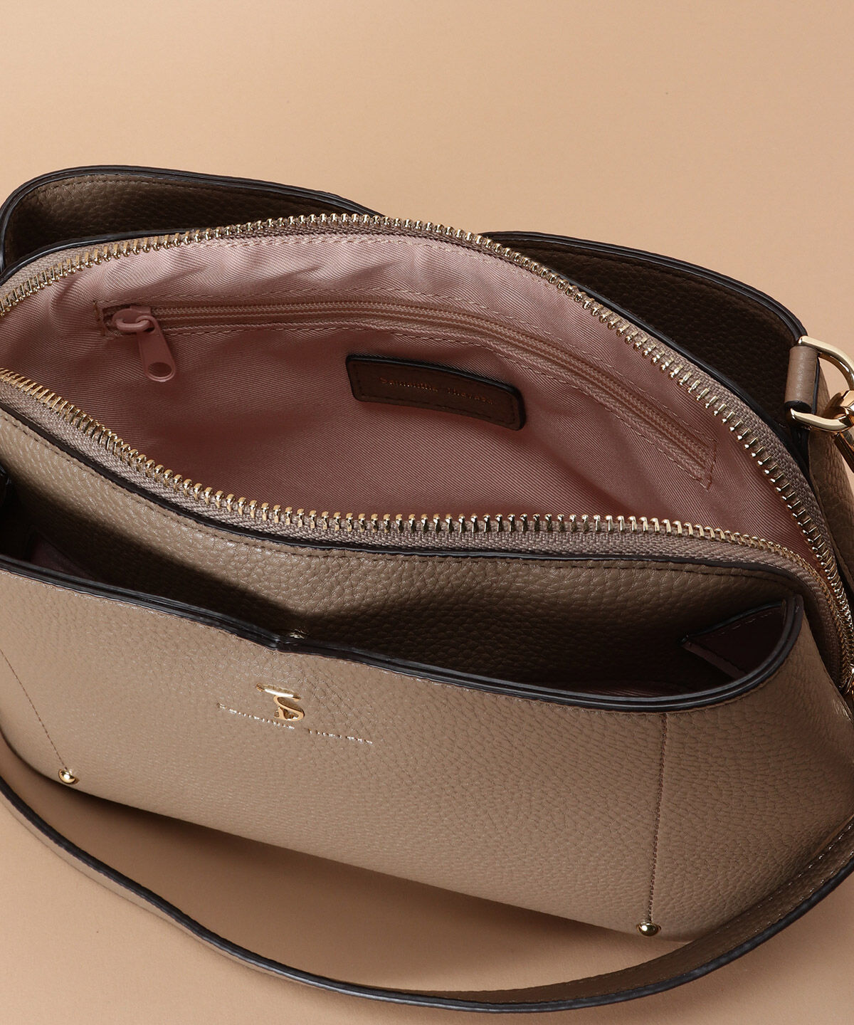 Samantha Thavasa「ウェーブデザインカッティングショルダーバッグ」|ショルダー・メッセンジャー|