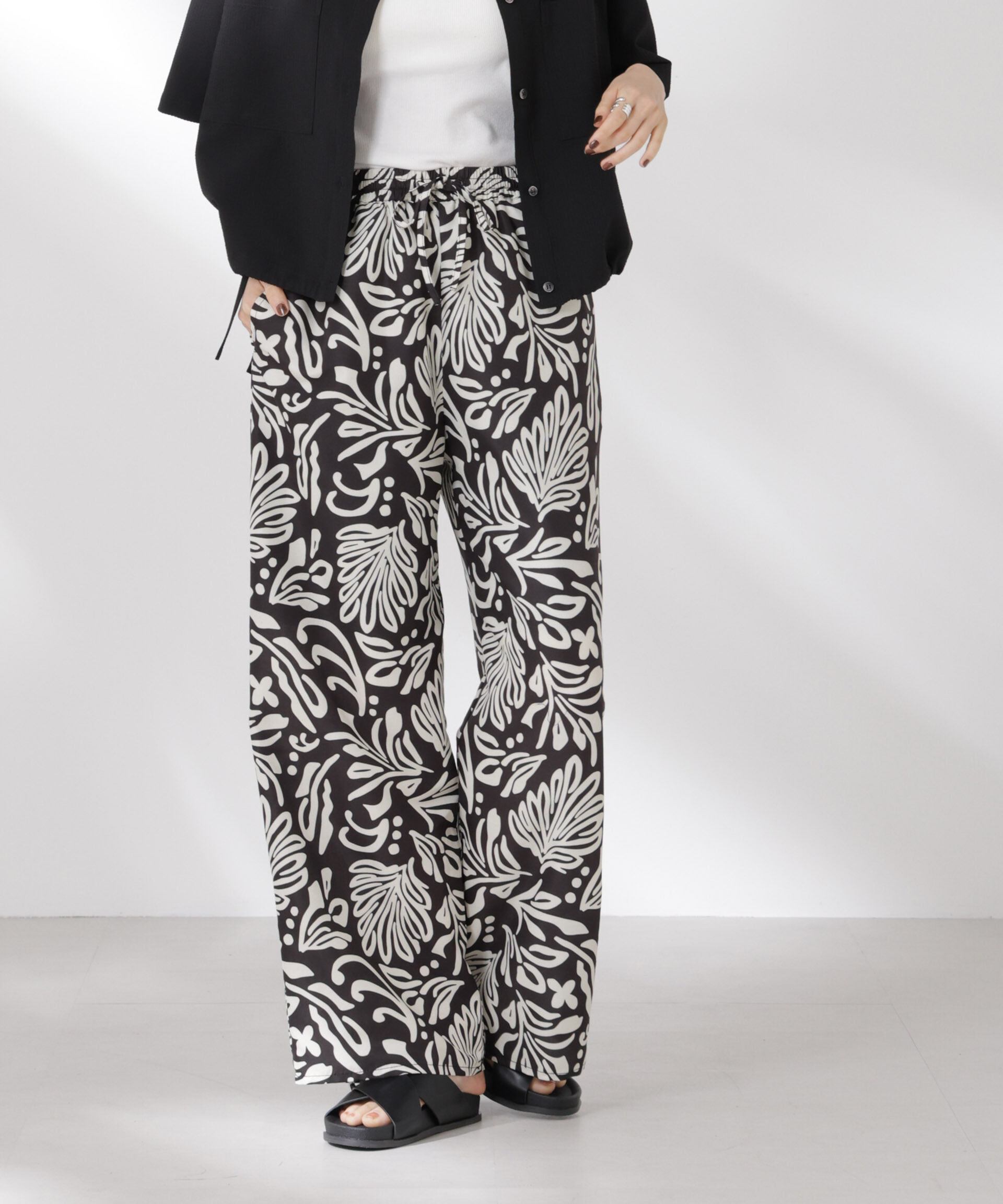 nano･universe「ボタニカルプリントイージーワイドパンツ(セットアップ可)」|チノ|