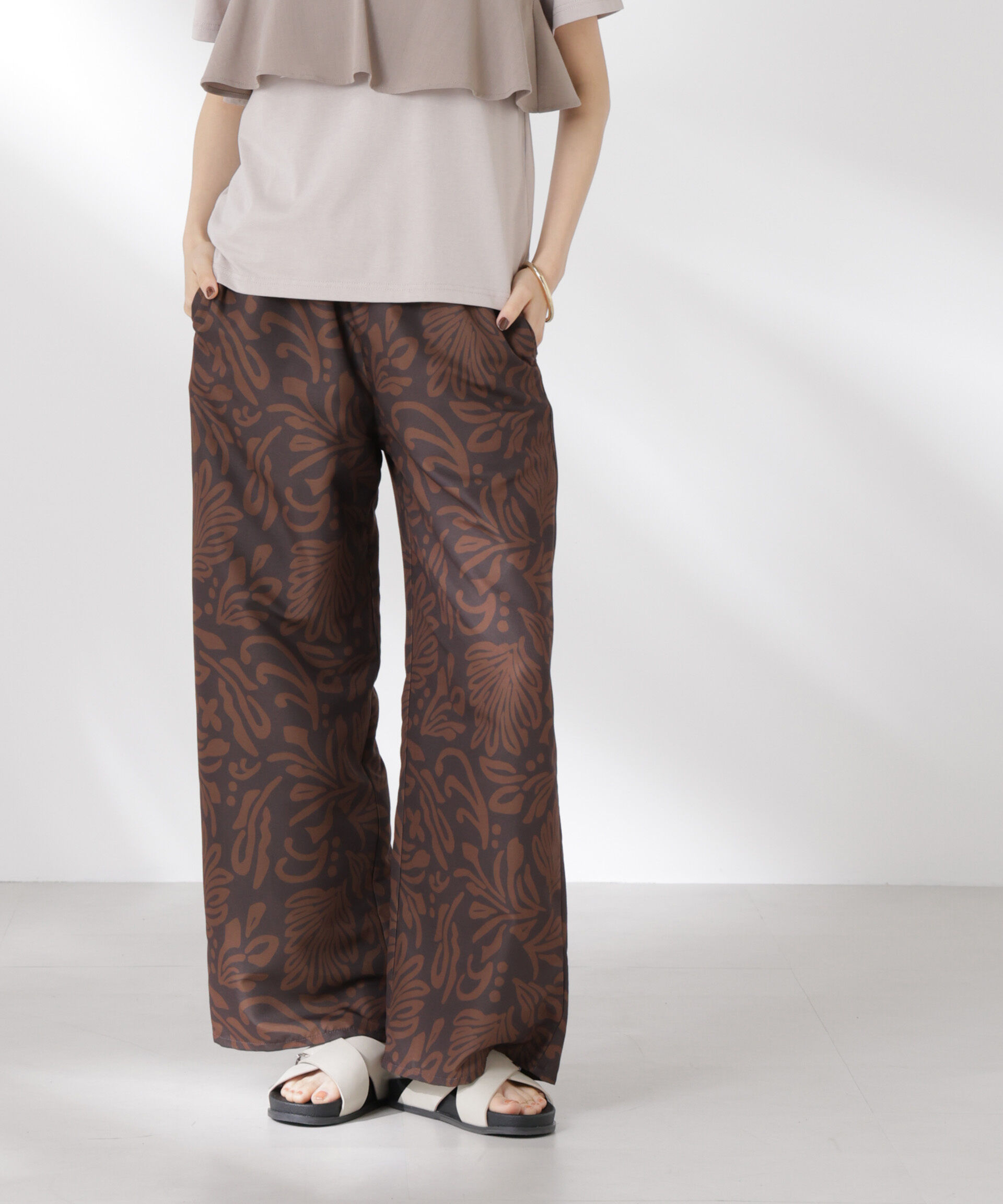 nano･universe「ボタニカルプリントイージーワイドパンツ(セットアップ可)」|チノ|ブラウン