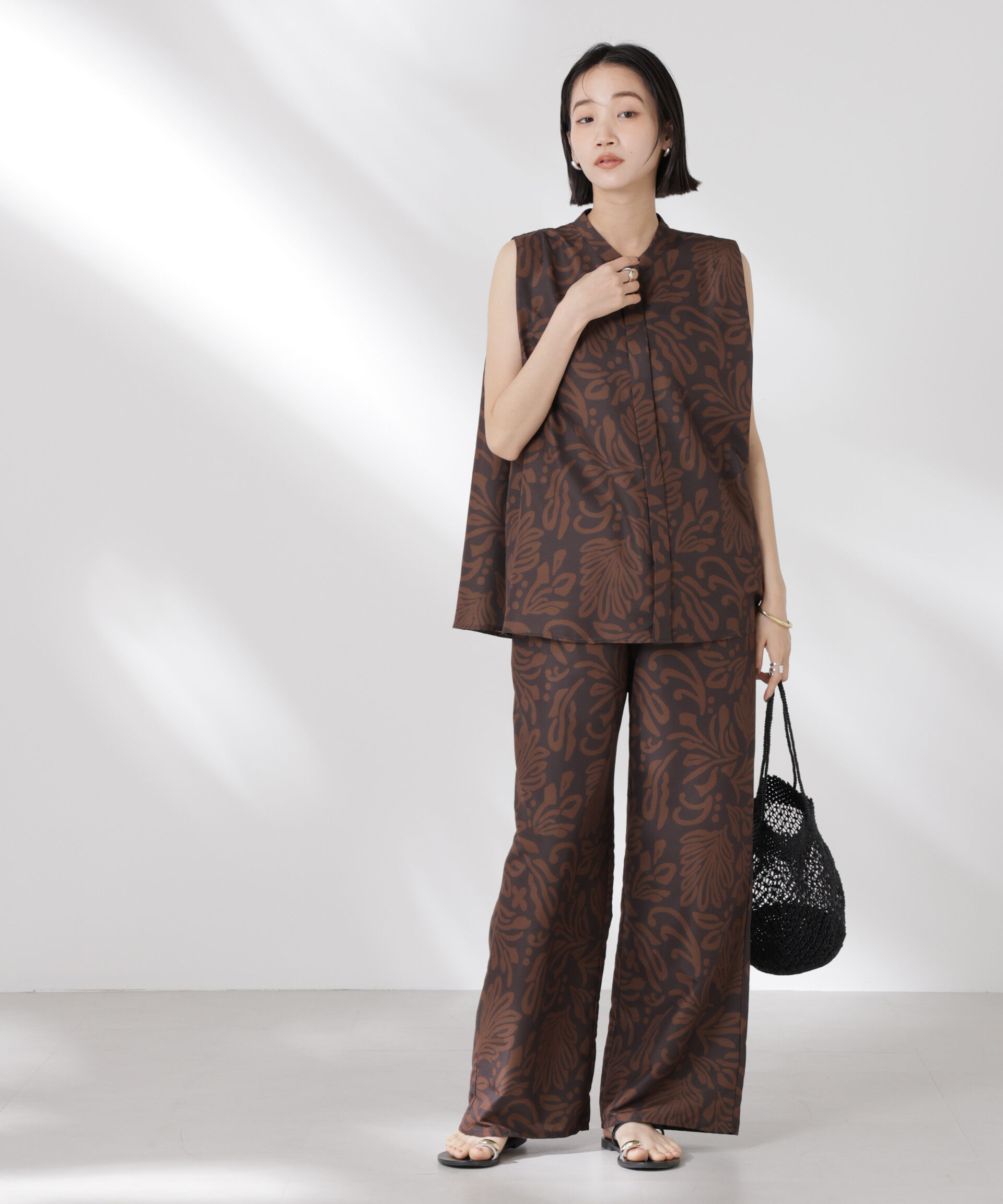 nano･universe「ボタニカルプリントイージーワイドパンツ(セットアップ可)」|チノ|