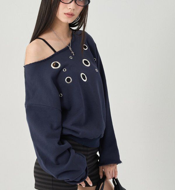  「FRONT EYELET OFF-SHOULDER SWEATSHIRT」|Tシャツ・カットソー|ネイビー