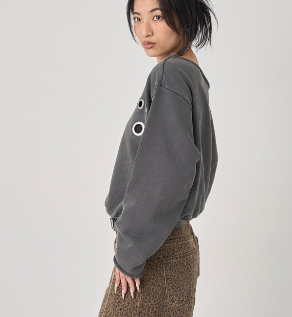  「FRONT EYELET OFF-SHOULDER SWEATSHIRT」|Tシャツ・カットソー|
