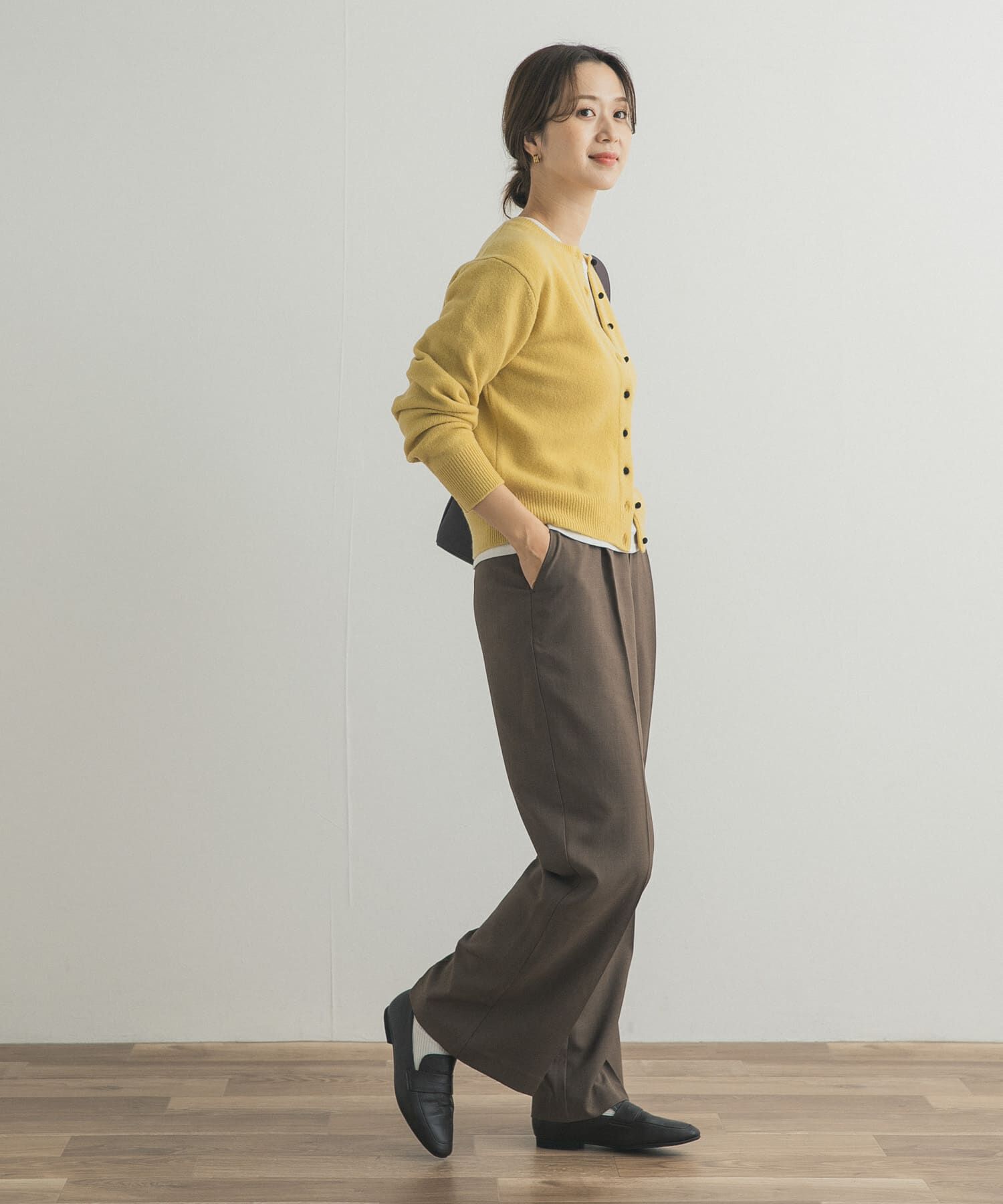 新品タグ付◉ YELLOW DOORS ウールサテン釦コンパクトカーディガン ウールサテン釦コンパクトカーディガン（URBAN RESEARCH DOORS