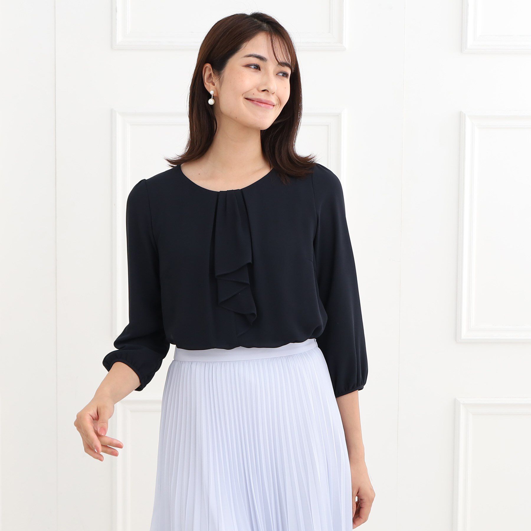 Reflect「【夏SALE／フォーマル/マシンウォッシュ可】フロントラッフルディティールブラウス」|シャツ・ブラウス|ネイビー(094)