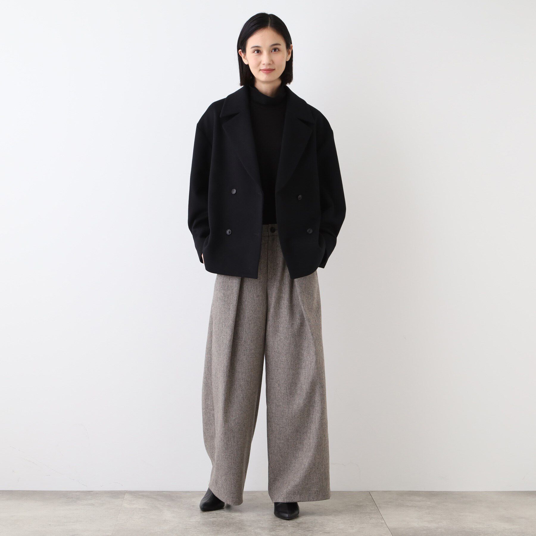 INDIVI「【日本製】ベルト付フォルムショートコート」|ピーコート|