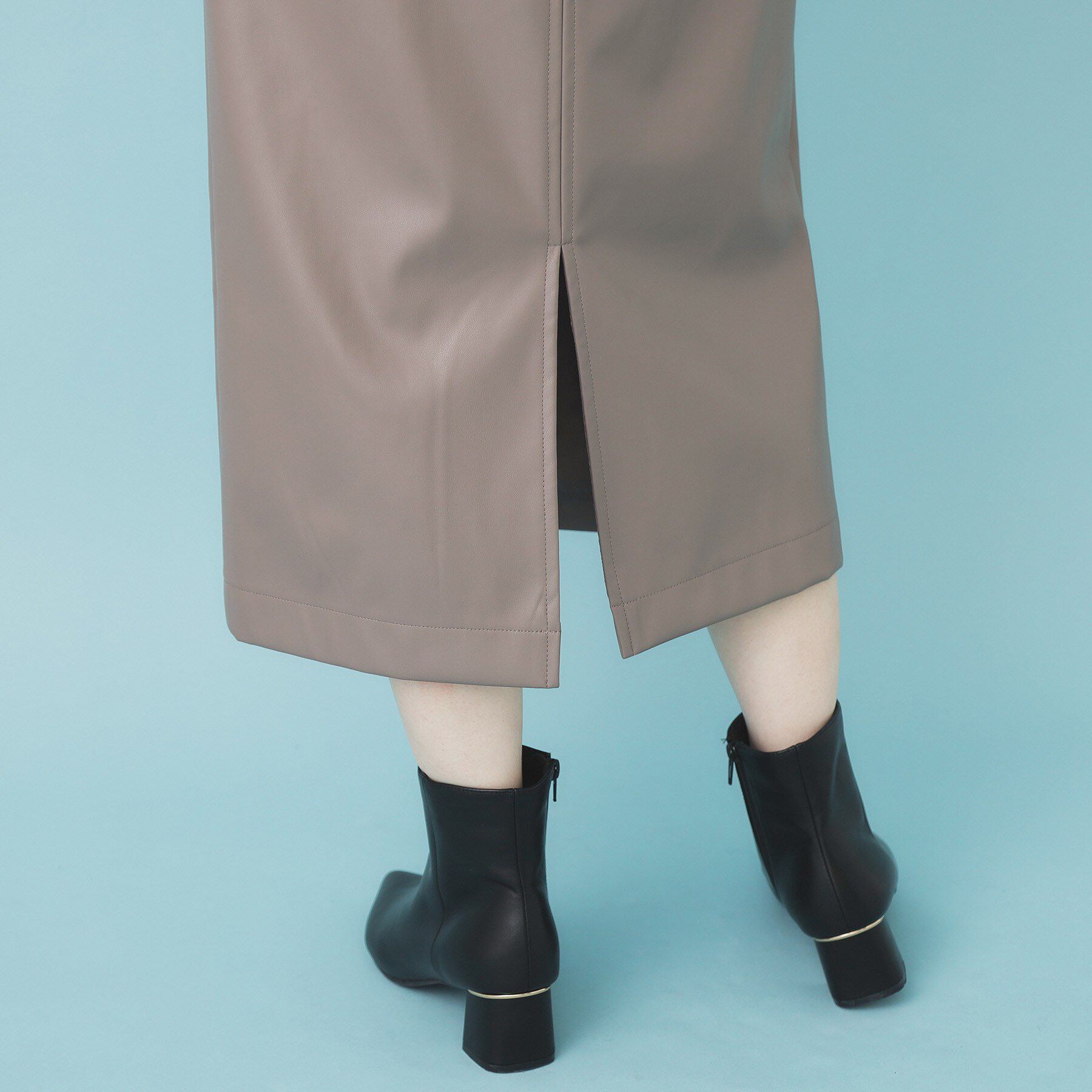 index「レザー調ストレッチAラインロングスカート【洗える】」|スカート|