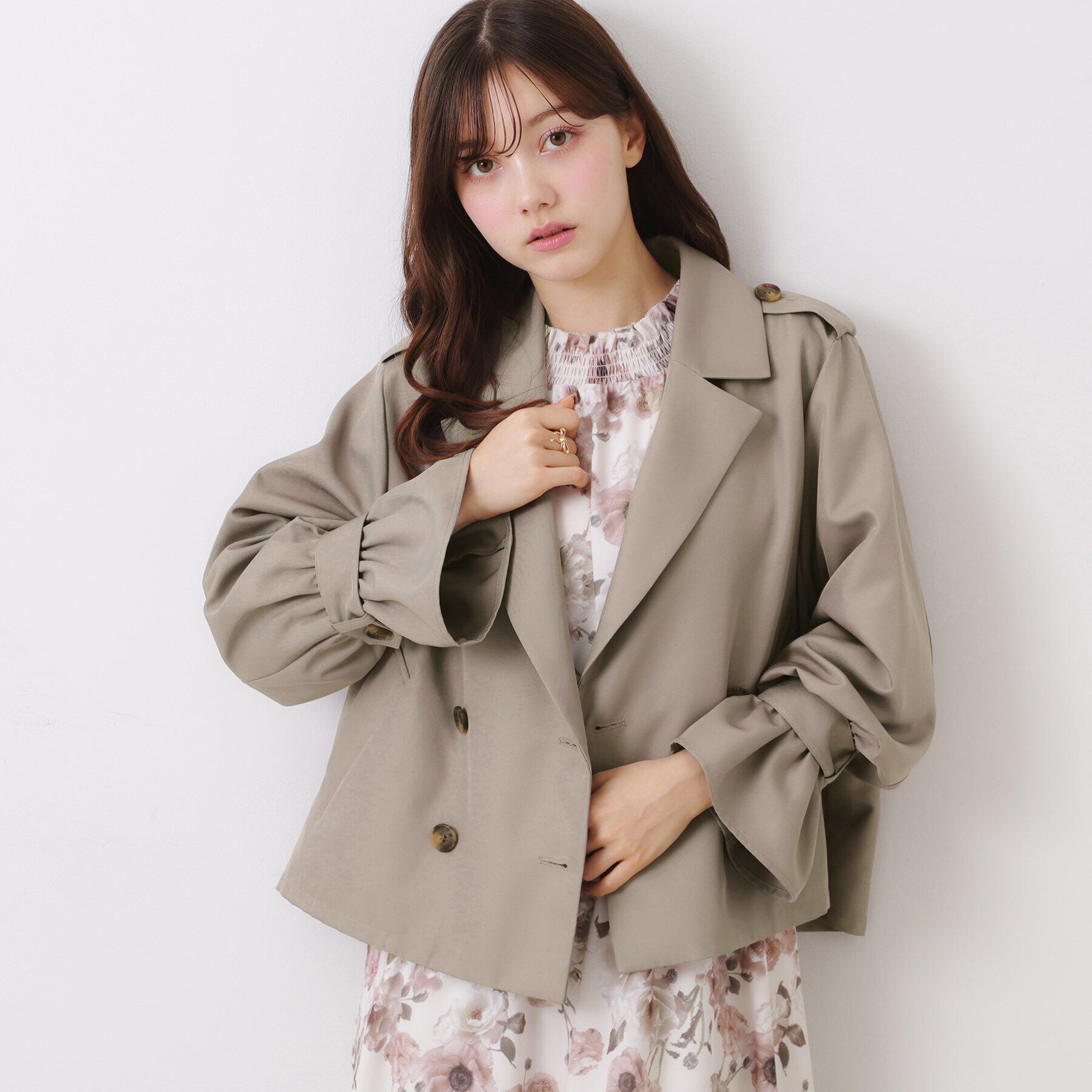 Couture broach「【華やか・主役級】ショートトレンチ」|トレンチコート|