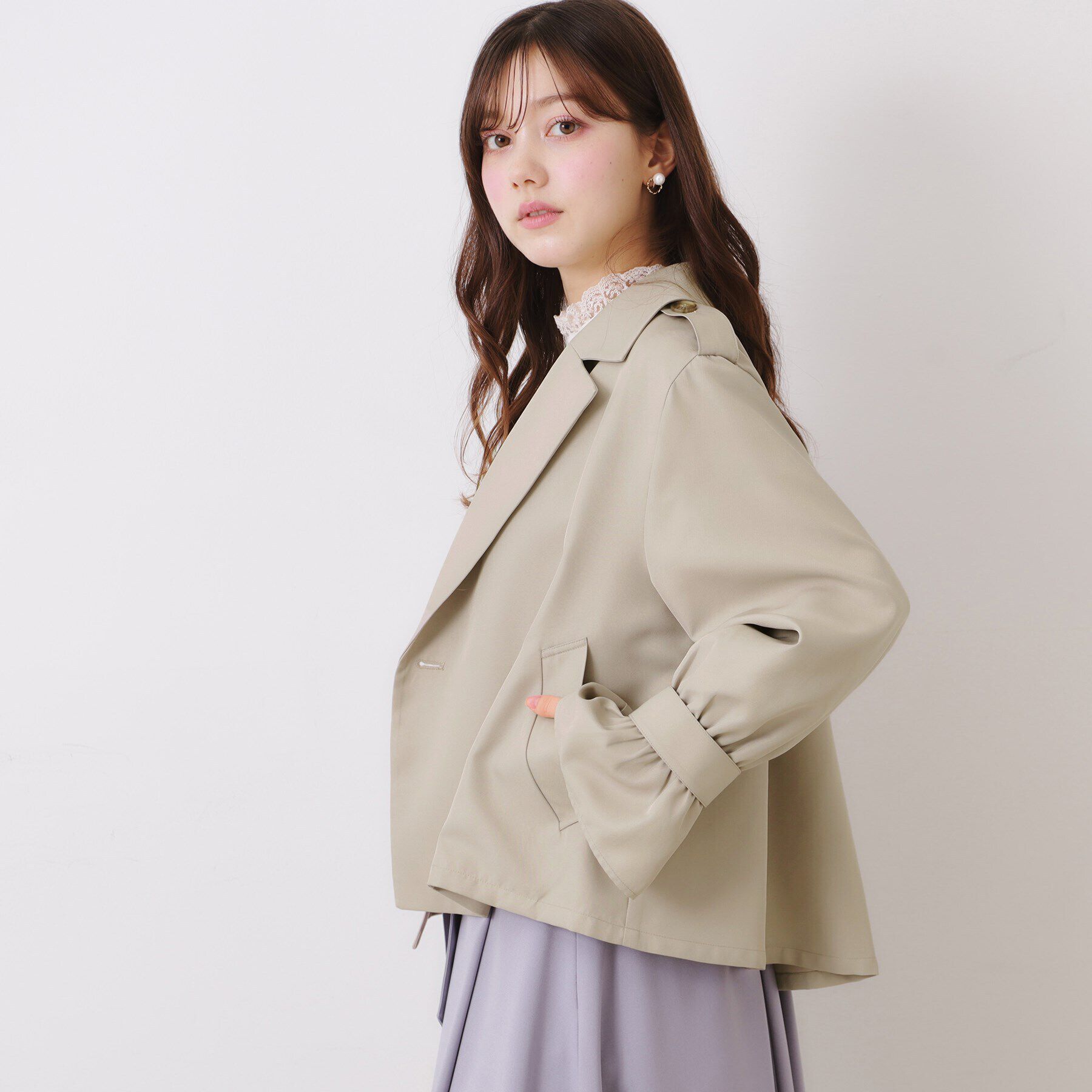 Couture broach「【華やか・主役級】ショートトレンチ」|トレンチコート|