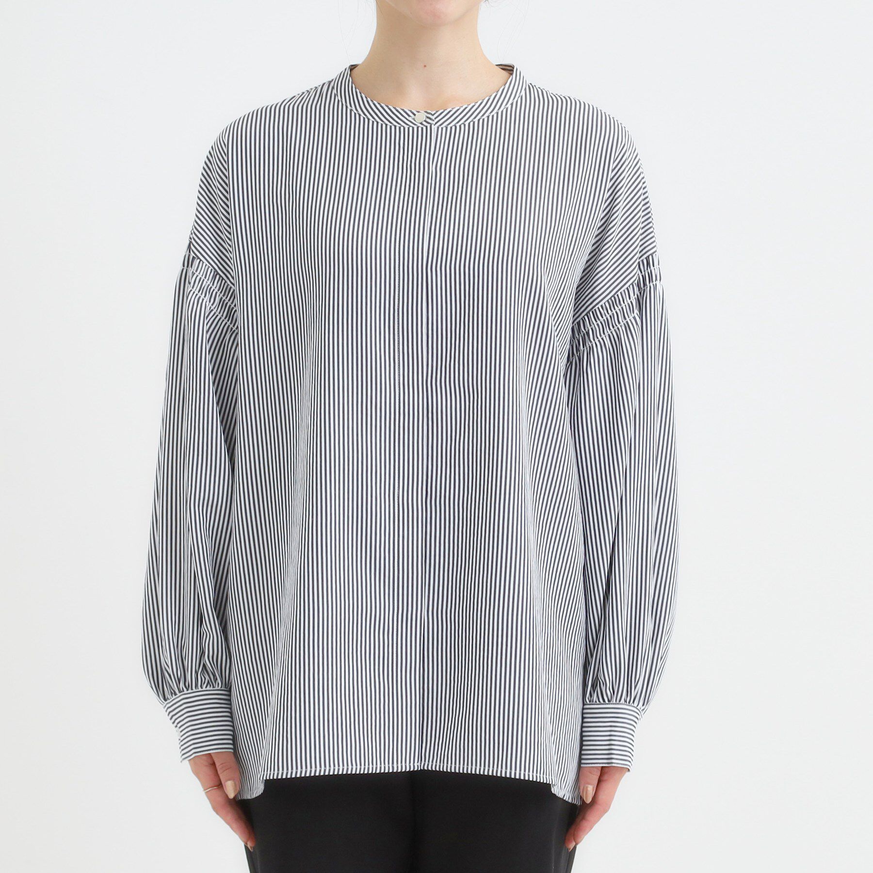 SHOO･LA･RUE「【洗濯後シワになりにくい/吸水速乾/UVカット】お袖シャーリングシャツ」|シャツ・ブラウス|