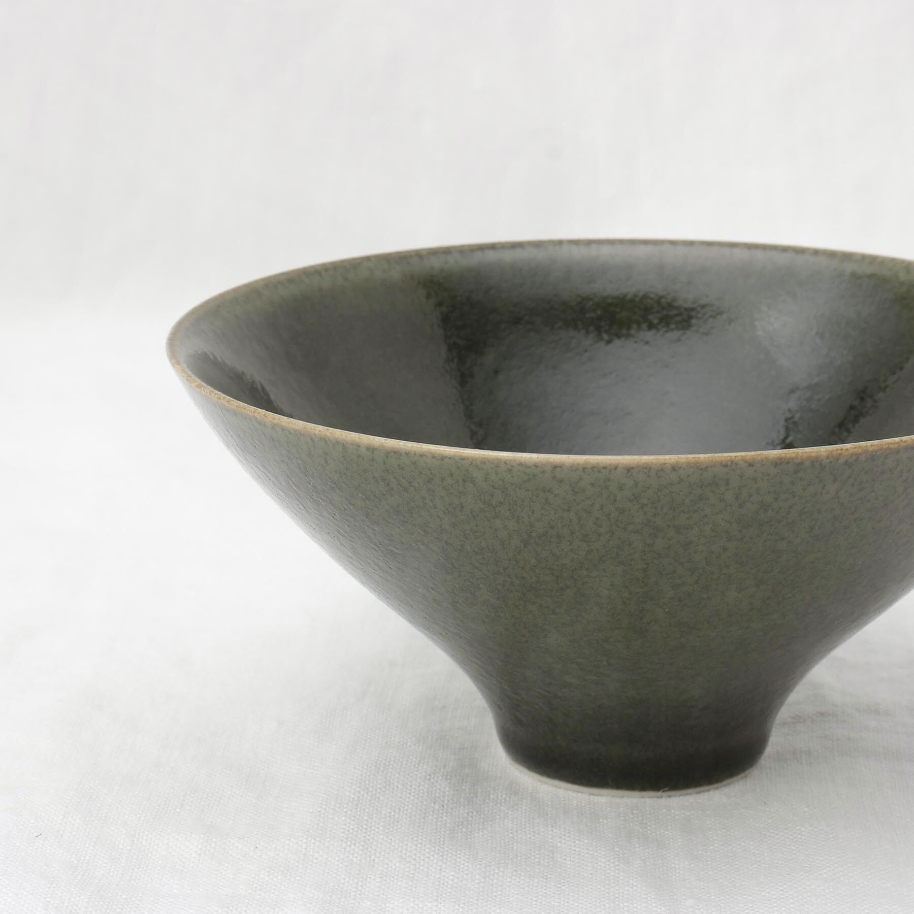 212 KITCHEN STORE「ケイプ 朝顔 飯碗 オリベグリーン」|食器・キッチングッズ|