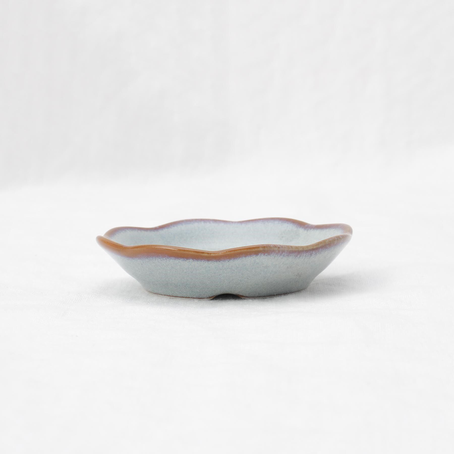 212 KITCHEN STORE「ケイプ 梅形豆皿 ライトグレー」|食器・キッチングッズ|