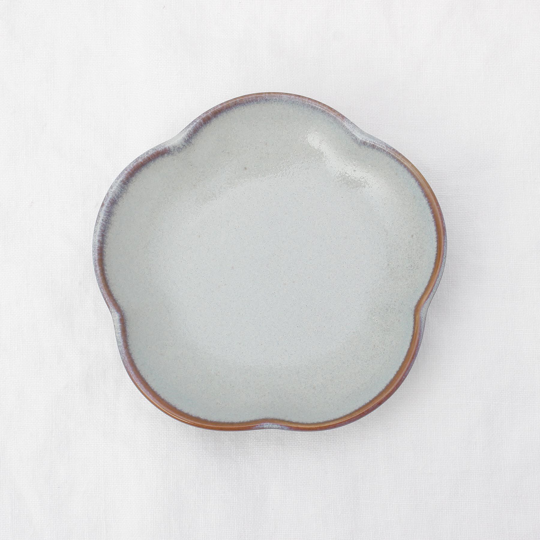 212 KITCHEN STORE「ケイプ 梅形小皿 ライトグレー」|食器・キッチングッズ|