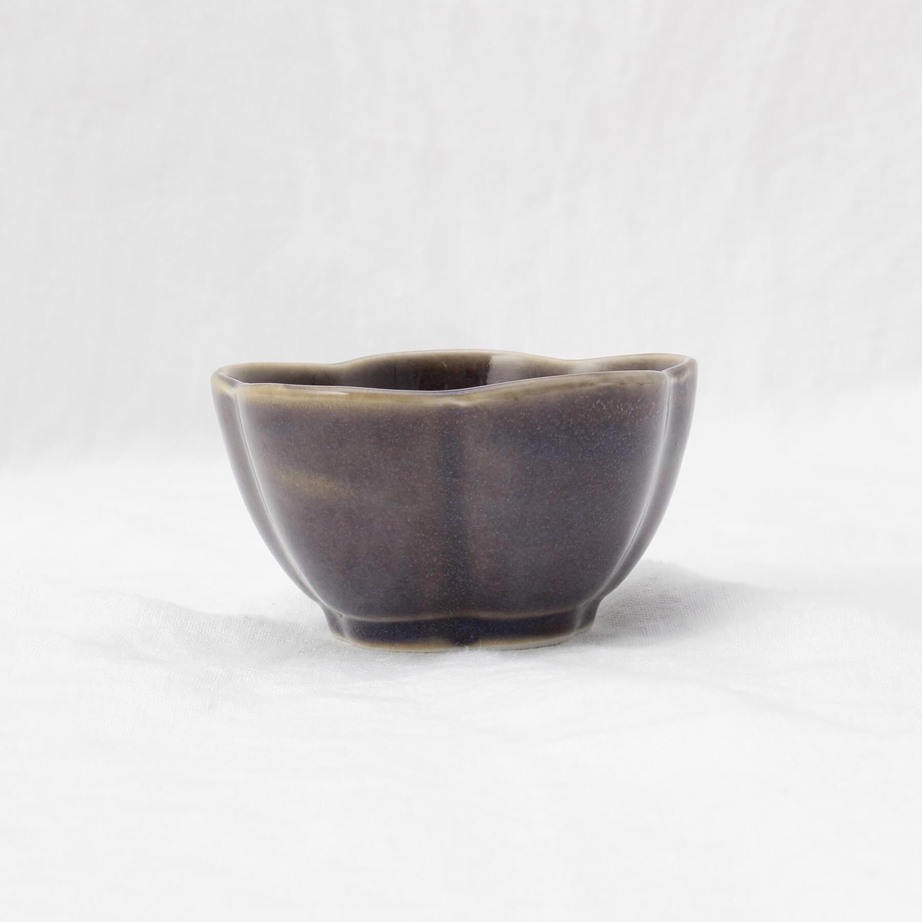 212 KITCHEN STORE「ケイプ 梅形小鉢 レーズンブラウン」|食器・キッチングッズ|