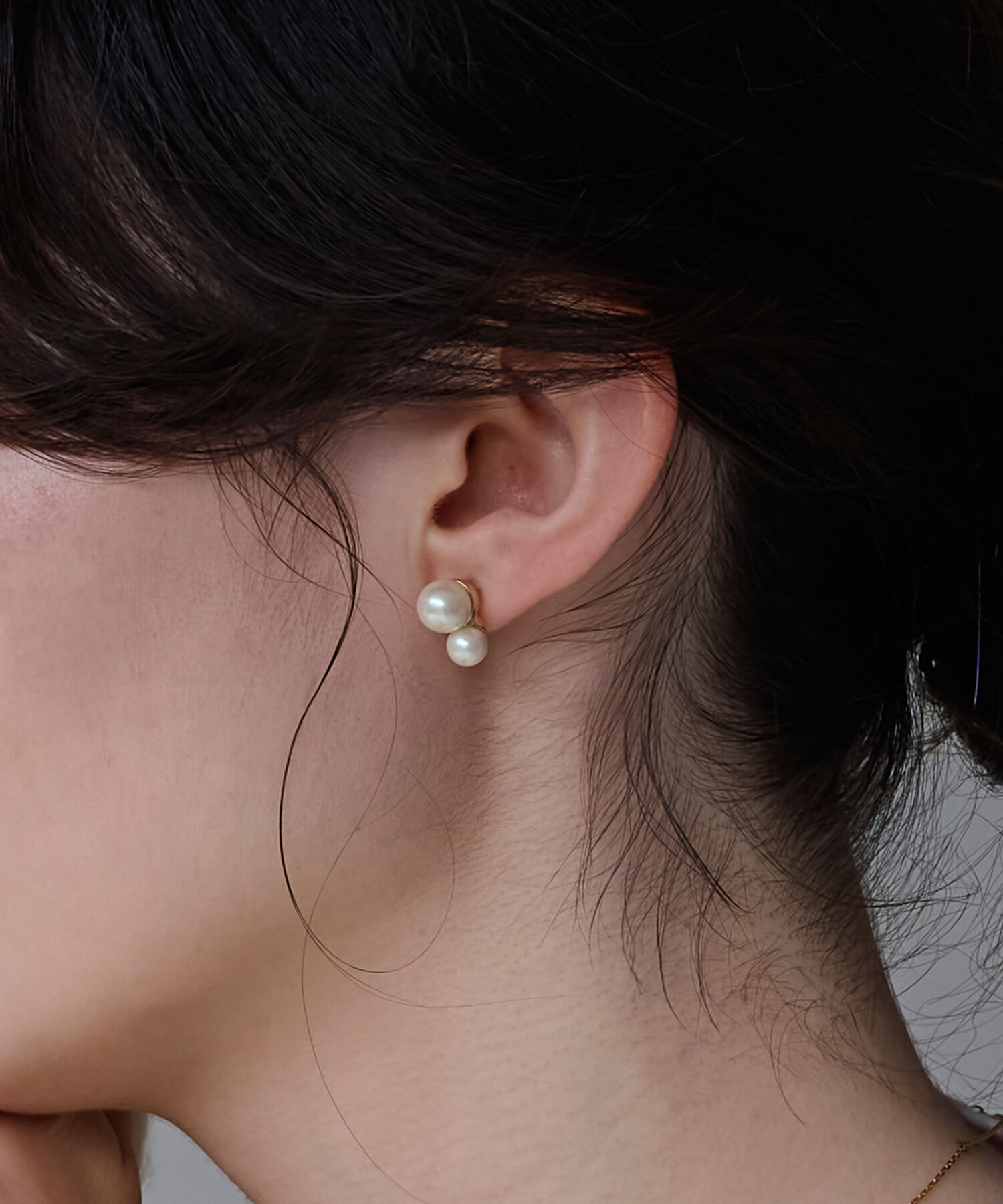 Phoebe「【金属アレルギー対応】ツインパールセラミックピアス」|ピアス|ゴールド