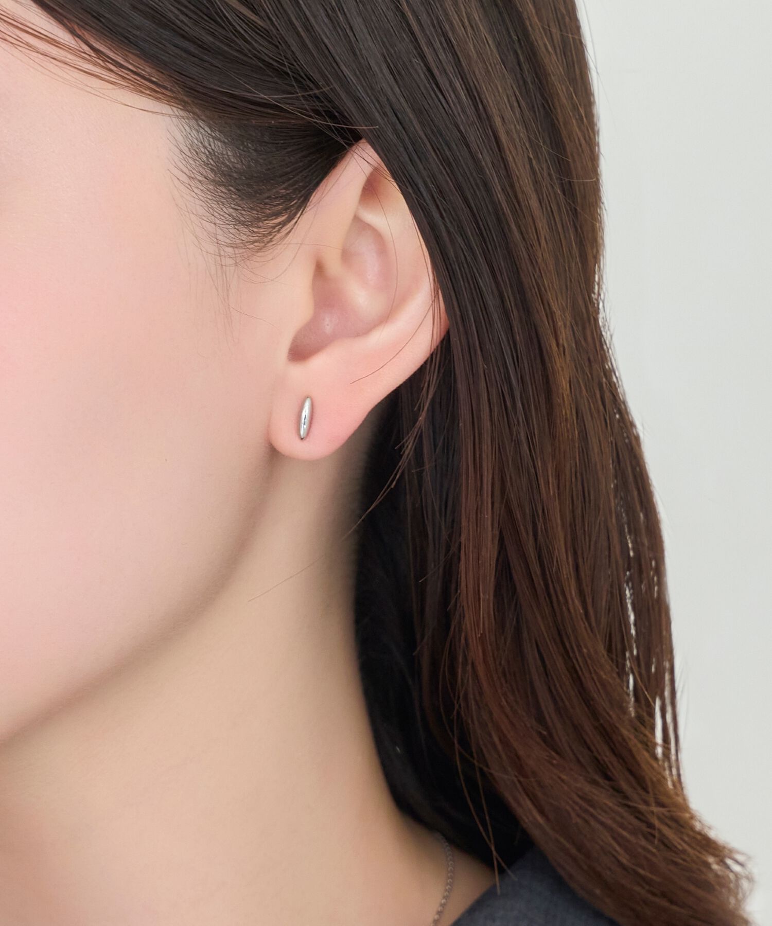 Phoebe「【金属アレルギー対応】メタルオーバルグレースピアス　シルバー/サージカルステンレス」|ピアス|