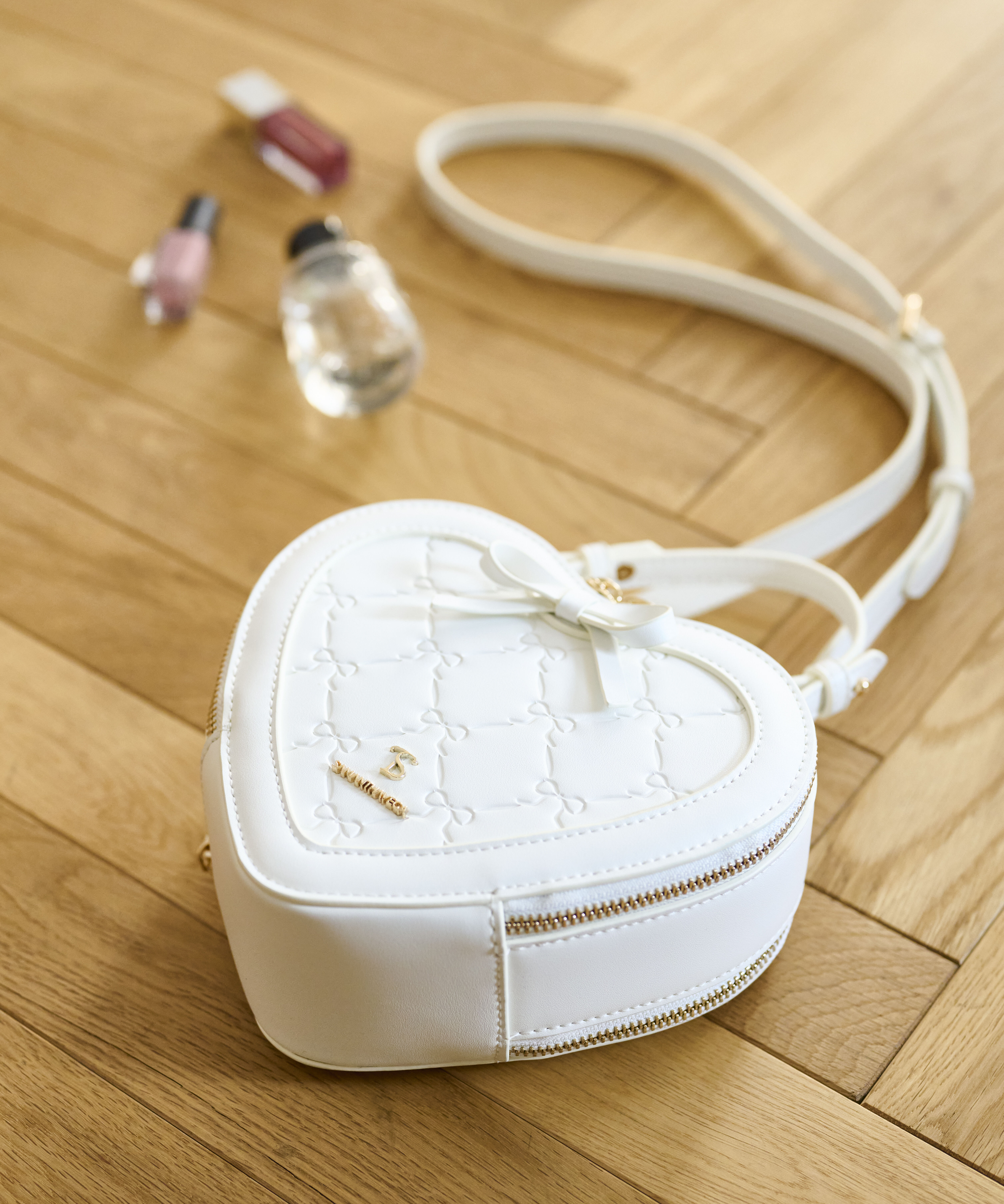 Samantha Vega「スタンピングリボンハート型ショルダーバッグ」|ショルダー・メッセンジャー|