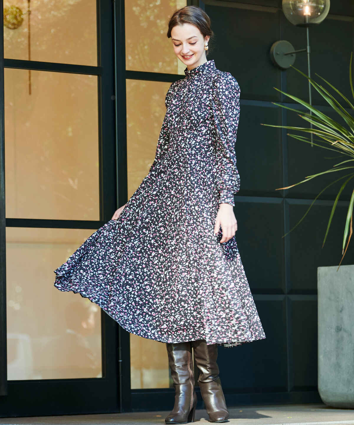 アンドクチュール「ジオメドットプリントプリーツワンピース」|ワンピース|ブラック