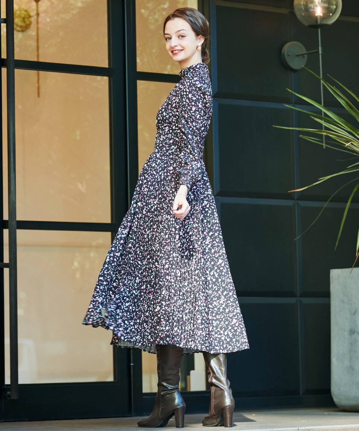 アンドクチュール「ジオメドットプリントプリーツワンピース」|ワンピース|