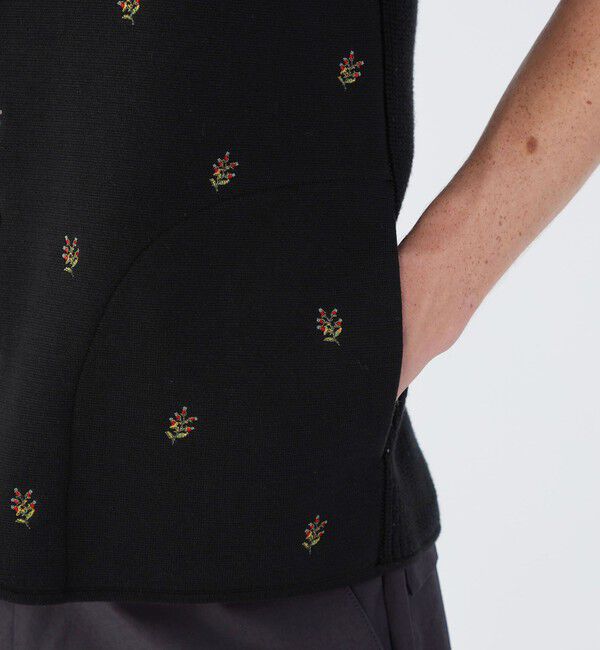 CABaN「CABaN コットンカシミヤ フラワーエンブロイダリー クルーネックベスト」|ベスト・ジレ|