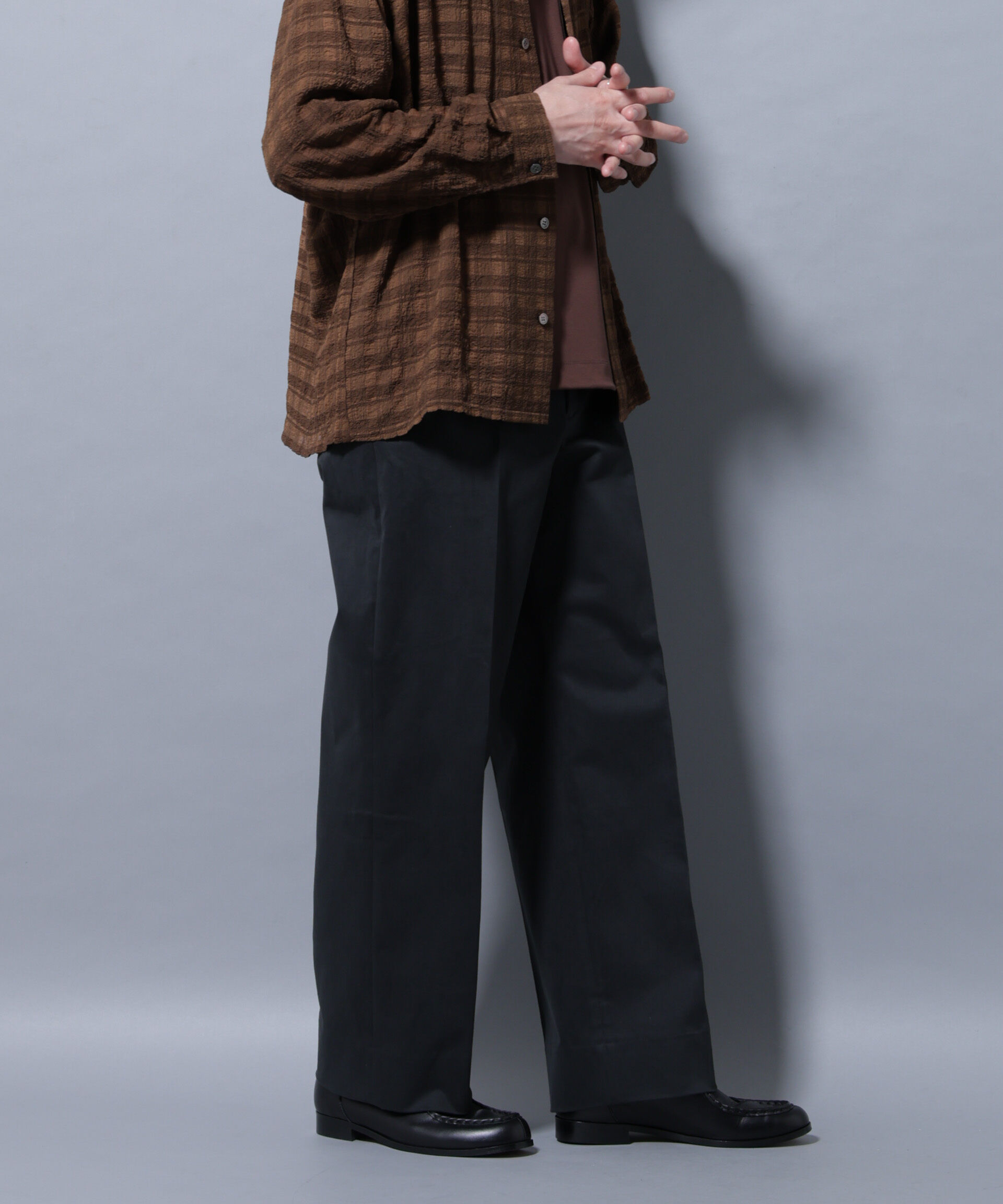 nano･universe「ピーチサテン ストレートフィット トラウザーズ」|チノ|スミクロ1