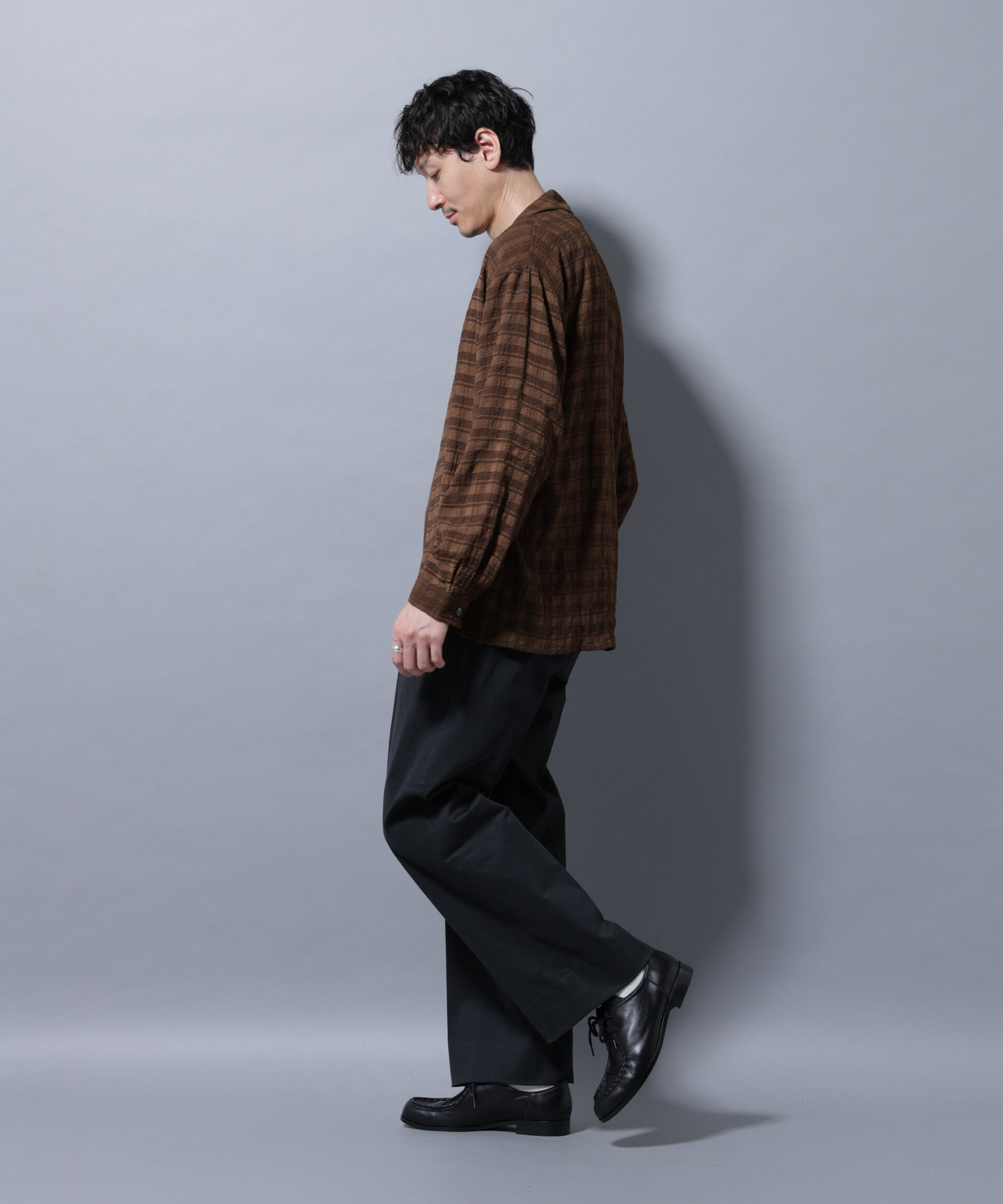 nano･universe「ピーチサテン ストレートフィット トラウザーズ」|チノ|