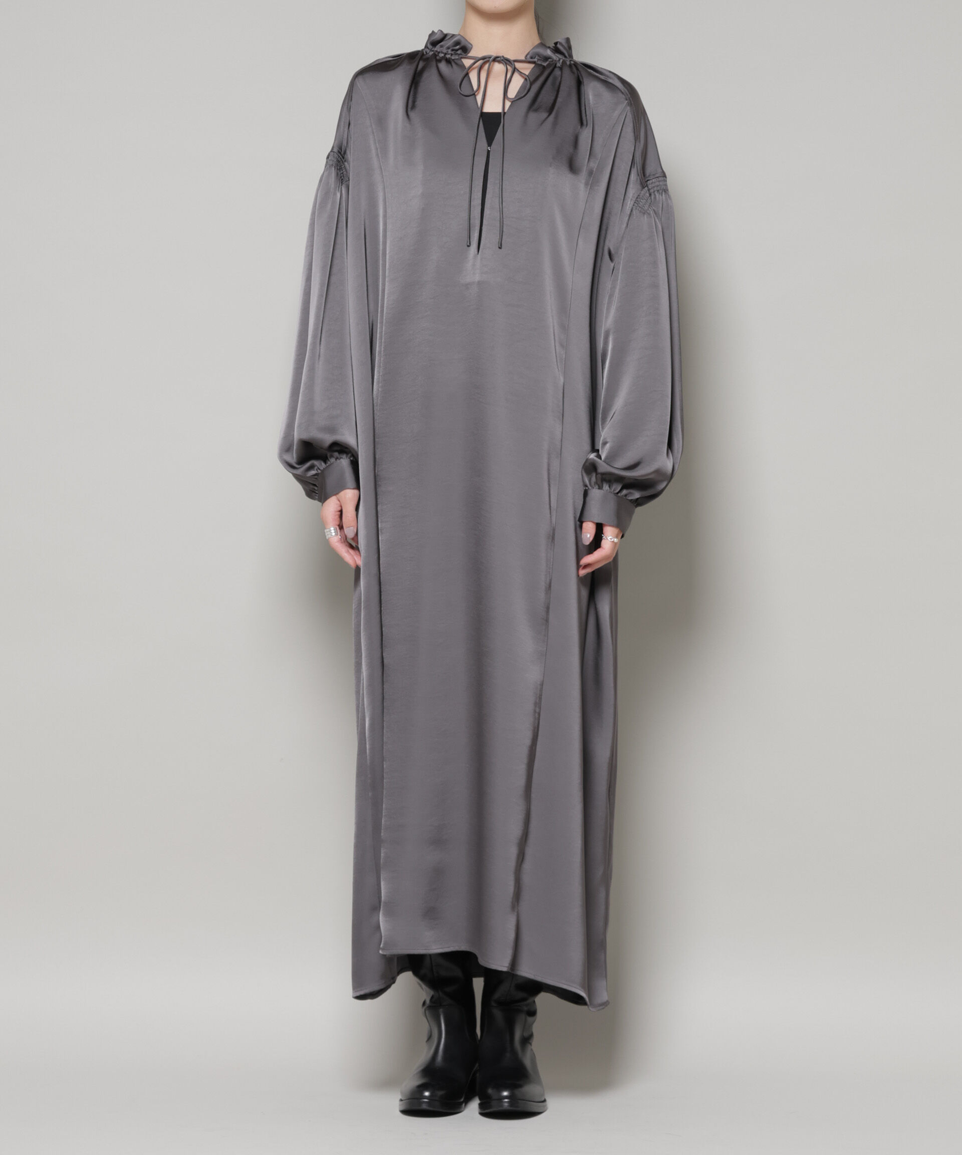 nano･universe「シャーリングギャザースリーブサテンマキシワンピース」|ワンピース|