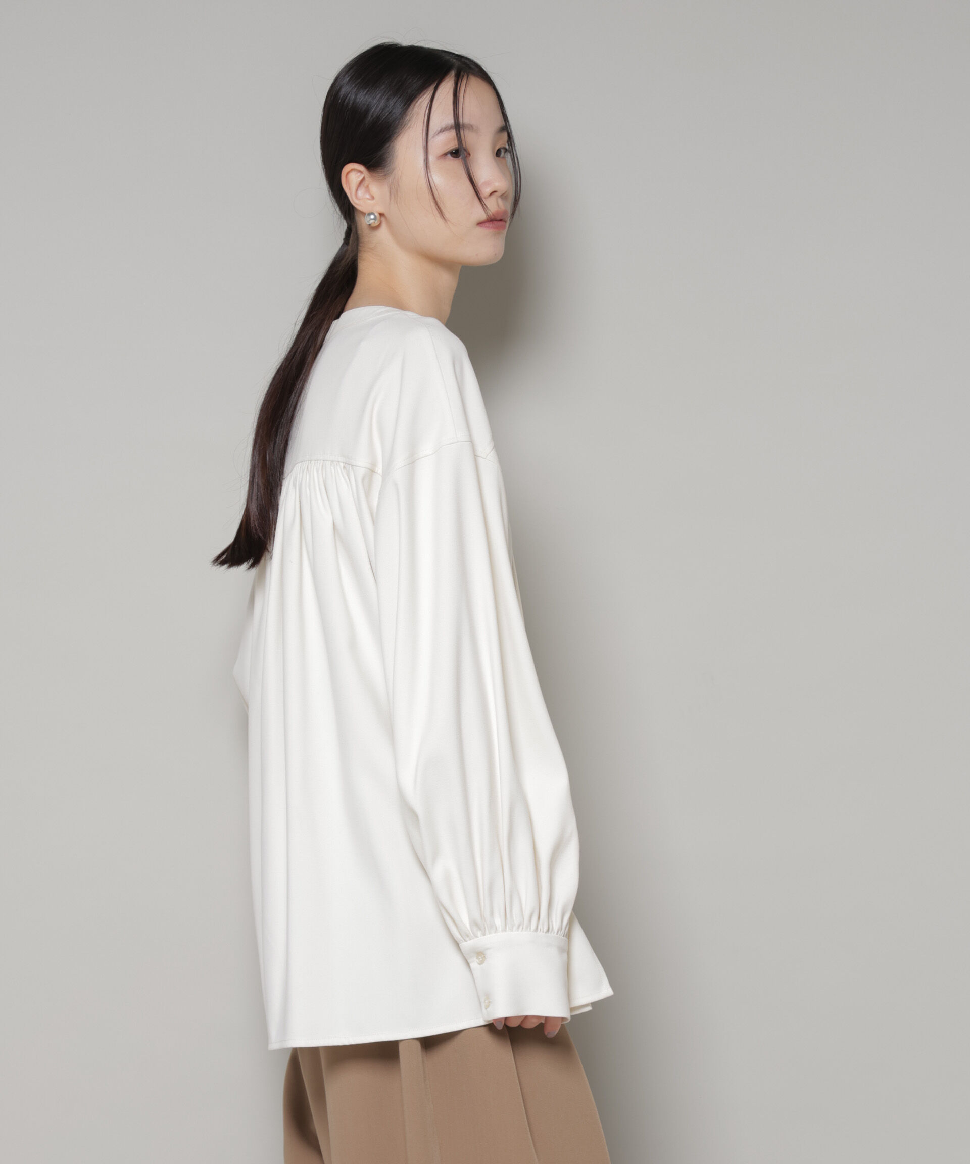 nano･universe「レースアップギャザープルオーバーブラウス」|シャツ・ブラウス|