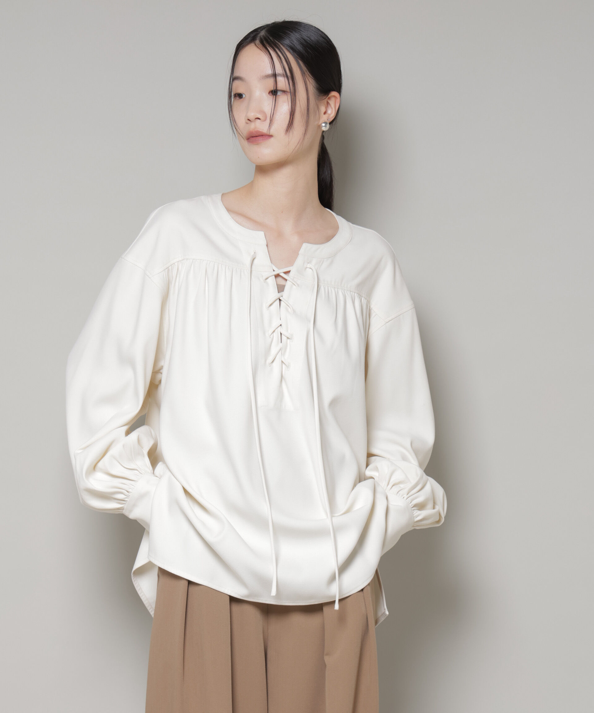 nano･universe「レースアップギャザープルオーバーブラウス」|シャツ・ブラウス|