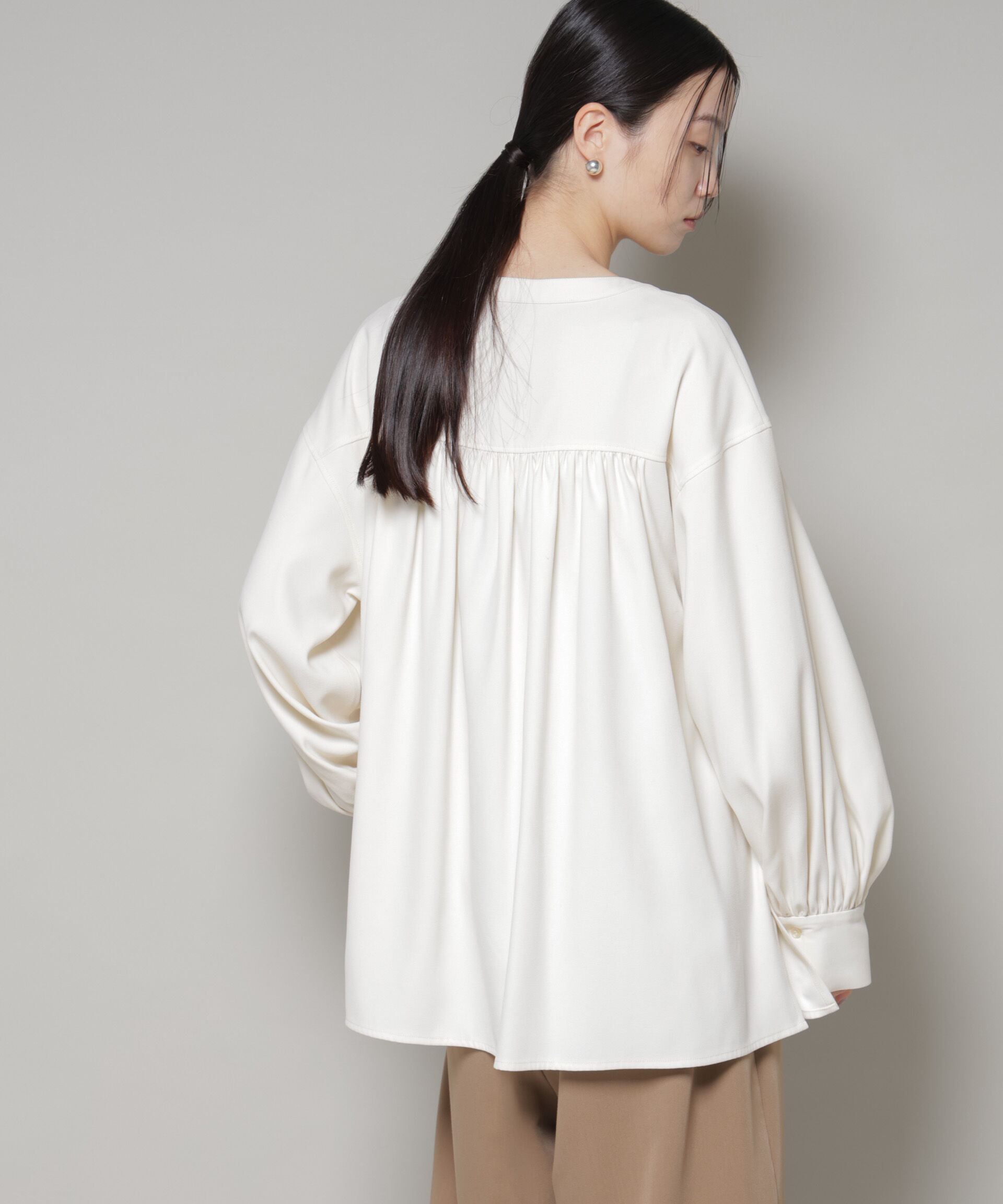 nano･universe「レースアップギャザープルオーバーブラウス」|シャツ・ブラウス|