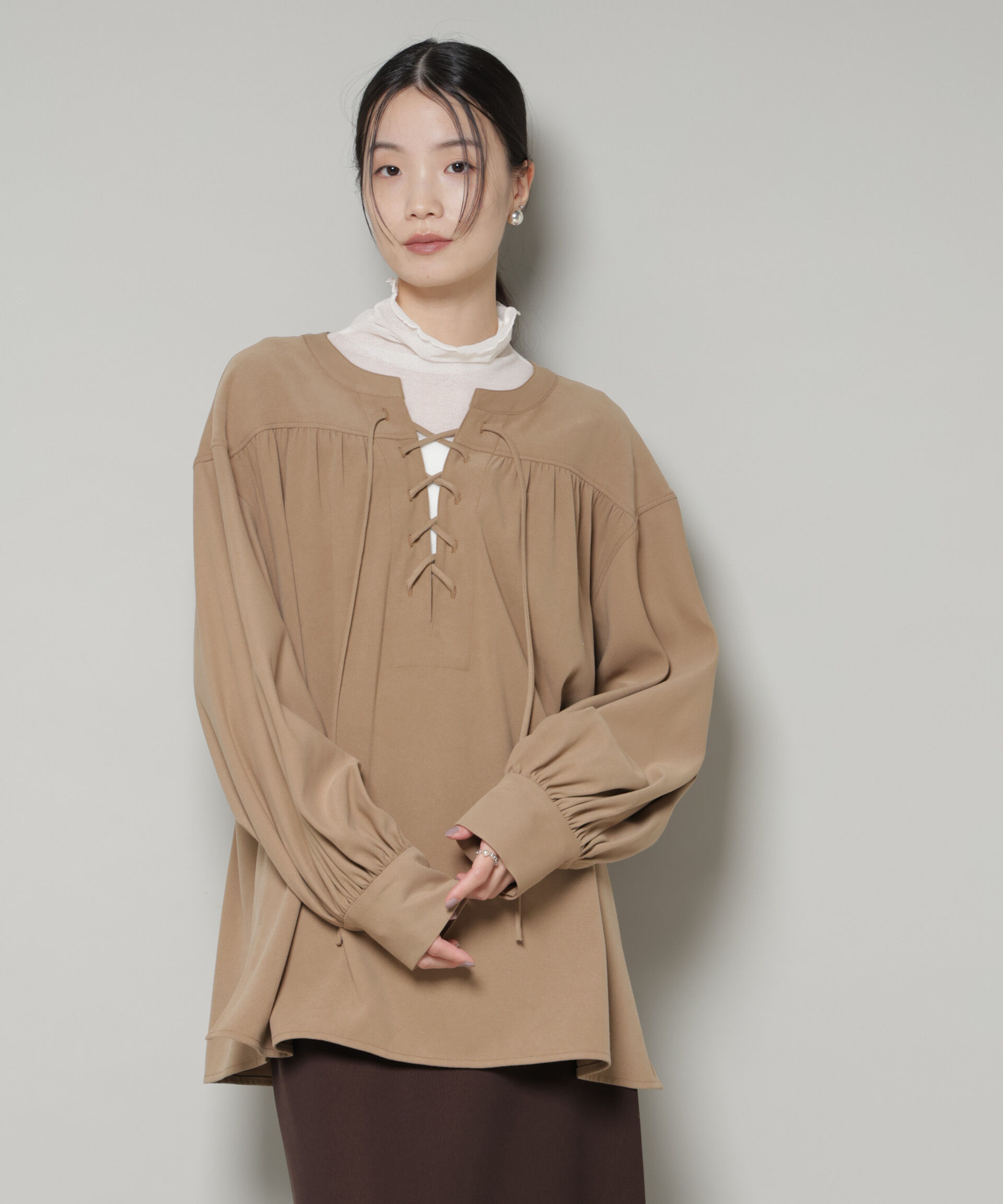 nano･universe「レースアップギャザープルオーバーブラウス」|シャツ・ブラウス|ベージュ