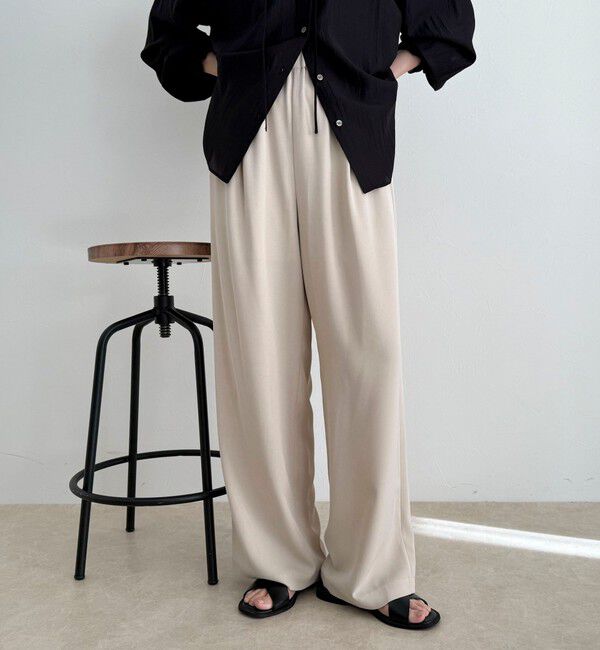 fredy emue「【ラクなのにきちんと見え】シャラリツイル イージーパンツ」|チノ|ベージュ