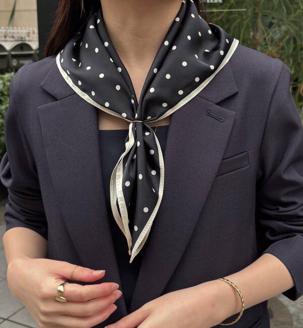 「【PAPILLONNER/パピヨネ】スクエアドットスカーフ/セレモニー」|マフラー|ブラック