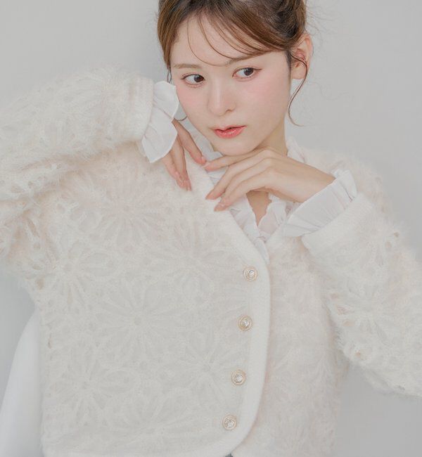  「【SALON by Chico】取り外しフリル襟フラワーニットジャケットカーディ」|カーディガン|