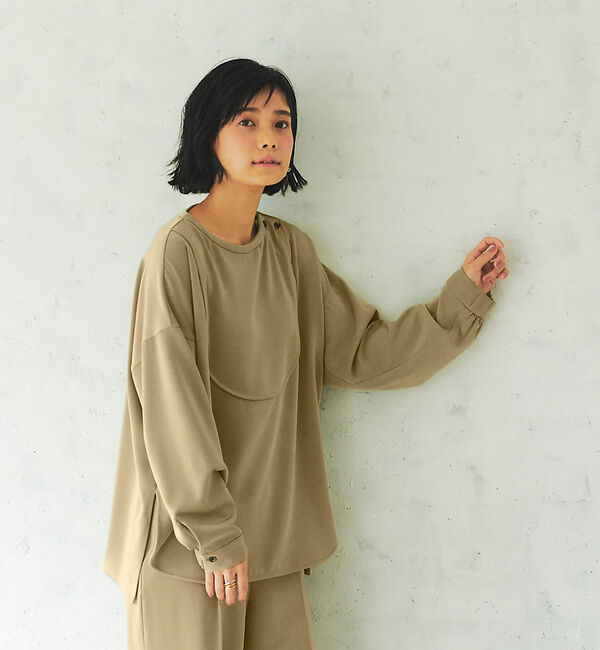 qualite「【WEB・一部店舗限定】起毛サテンカッティングブラウス」|シャツ・ブラウス|ベージュ