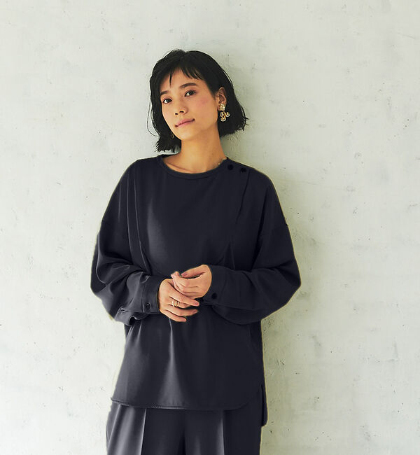 qualite「【WEB・一部店舗限定】起毛サテンカッティングブラウス」|シャツ・ブラウス|ネイビー