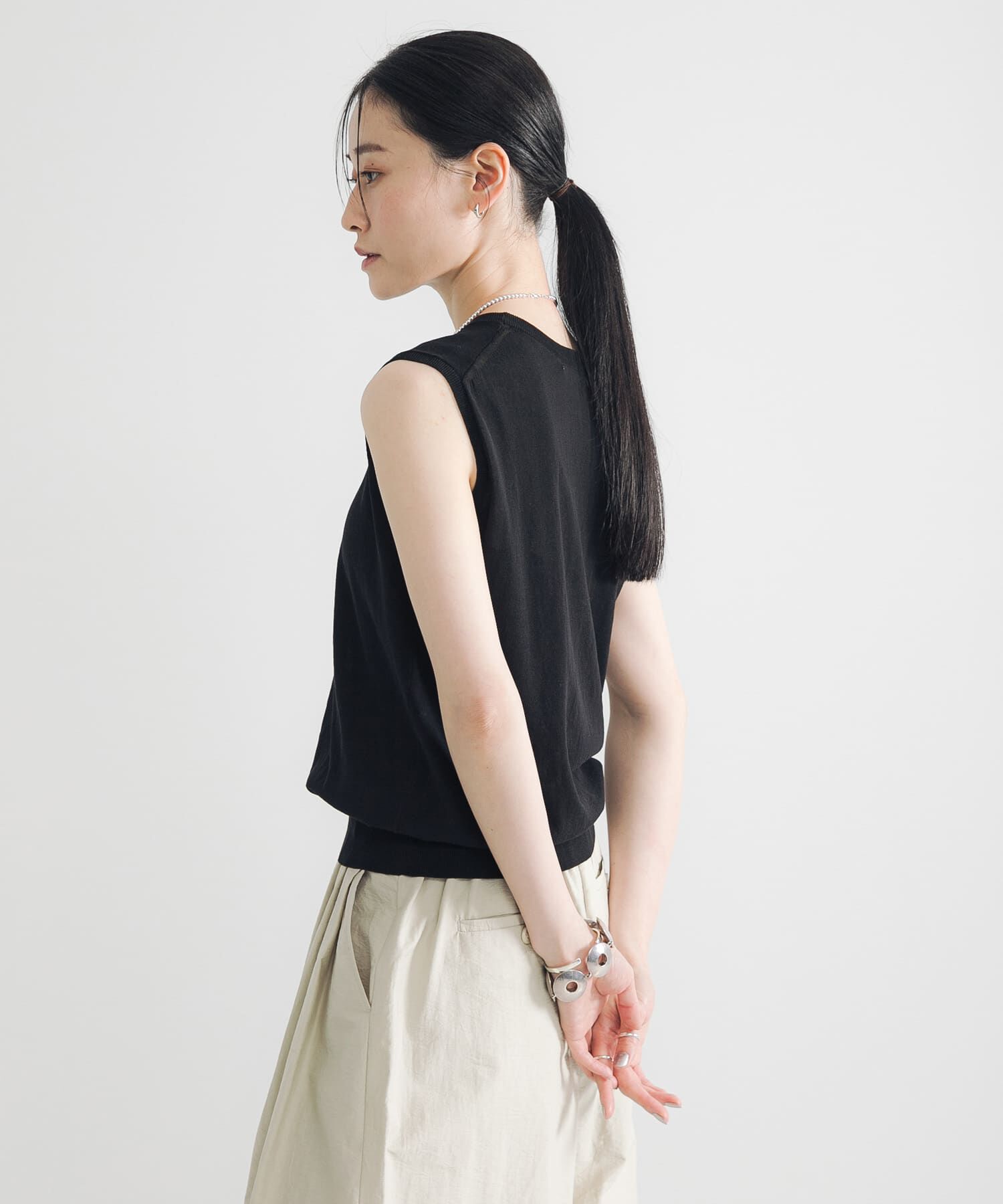 URBAN RESEARCH「UVカット加工ノースリーブニット」|タンクトップ|