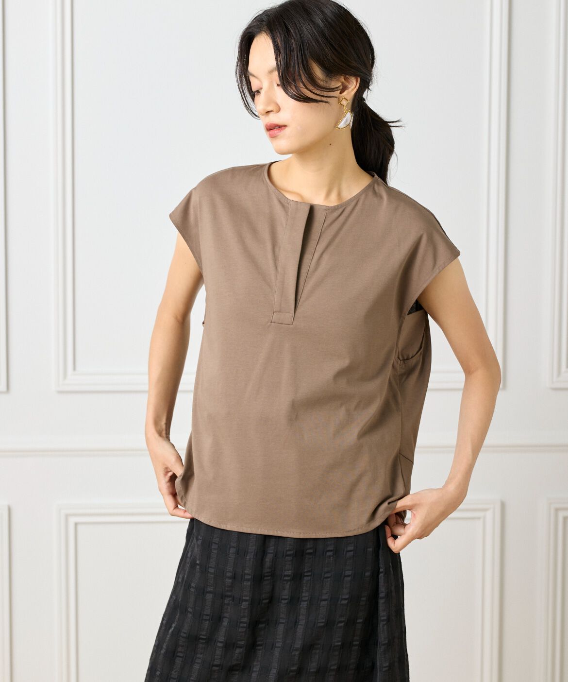 INED「《大きいサイズ》スキッパーデザイントップス」|Tシャツ・カットソー|